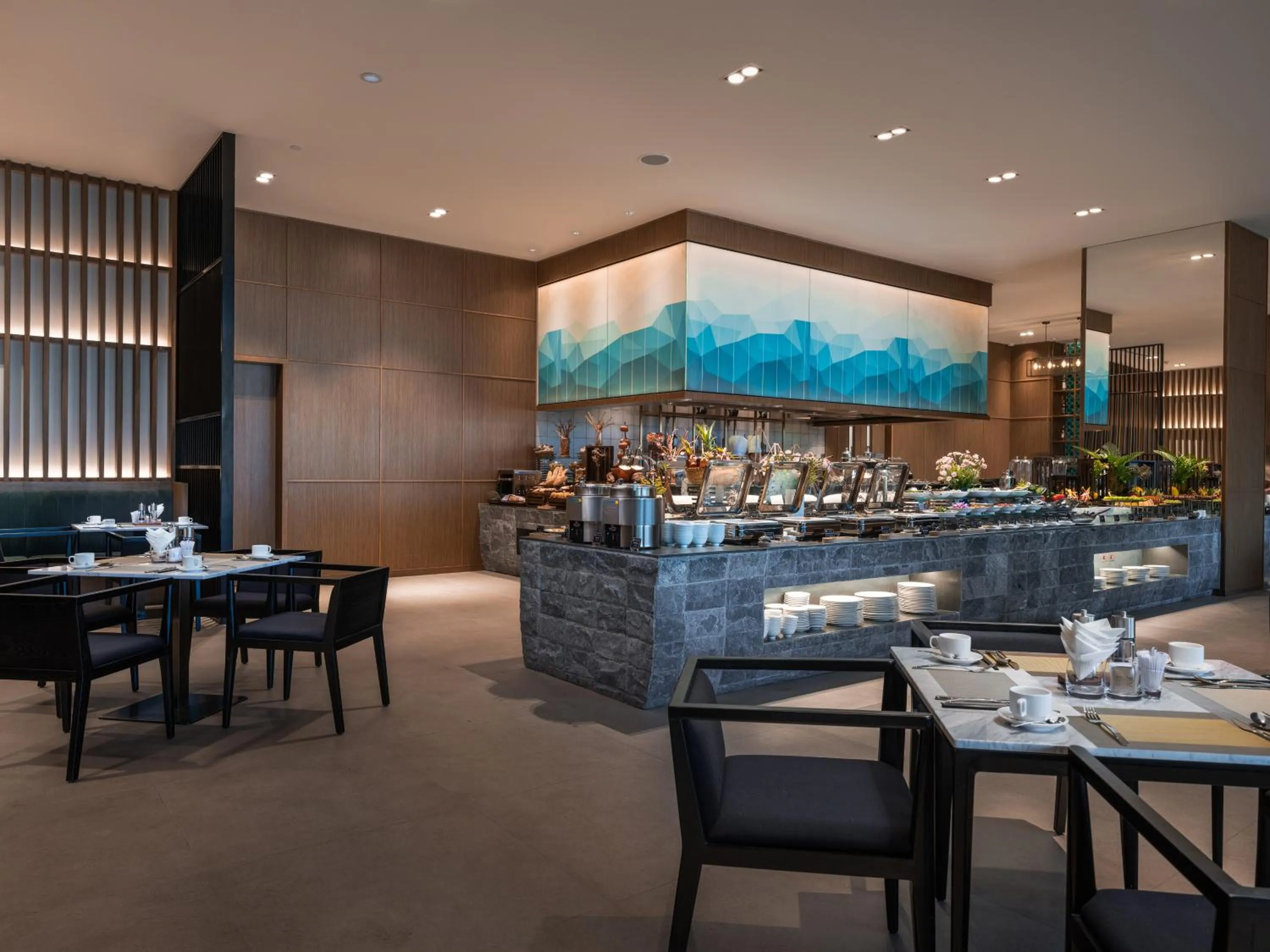 Restaurant/places to eat in Crowne Plaza Danang City Centre by IHG