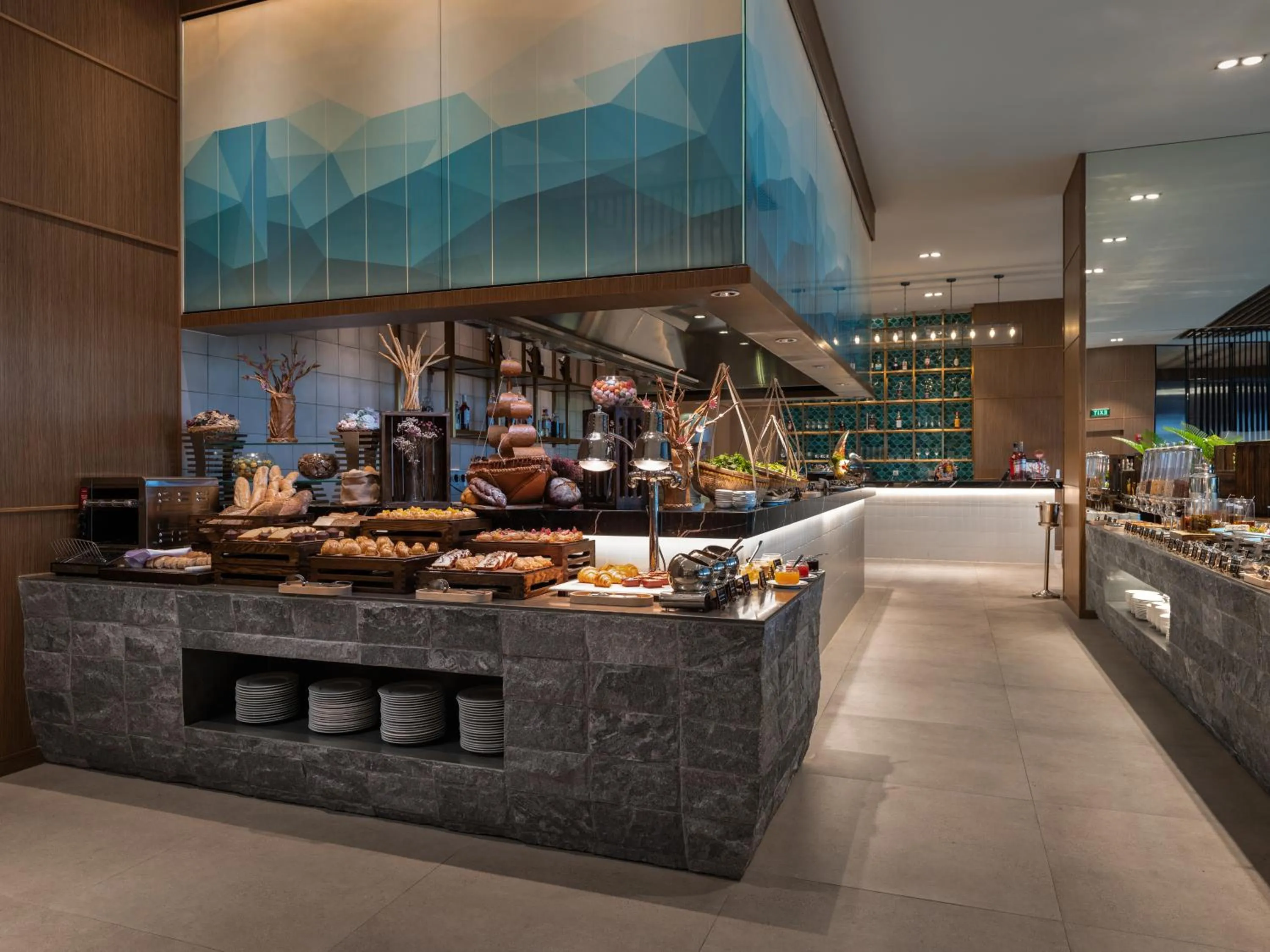 Restaurant/places to eat in Crowne Plaza Danang City Centre by IHG