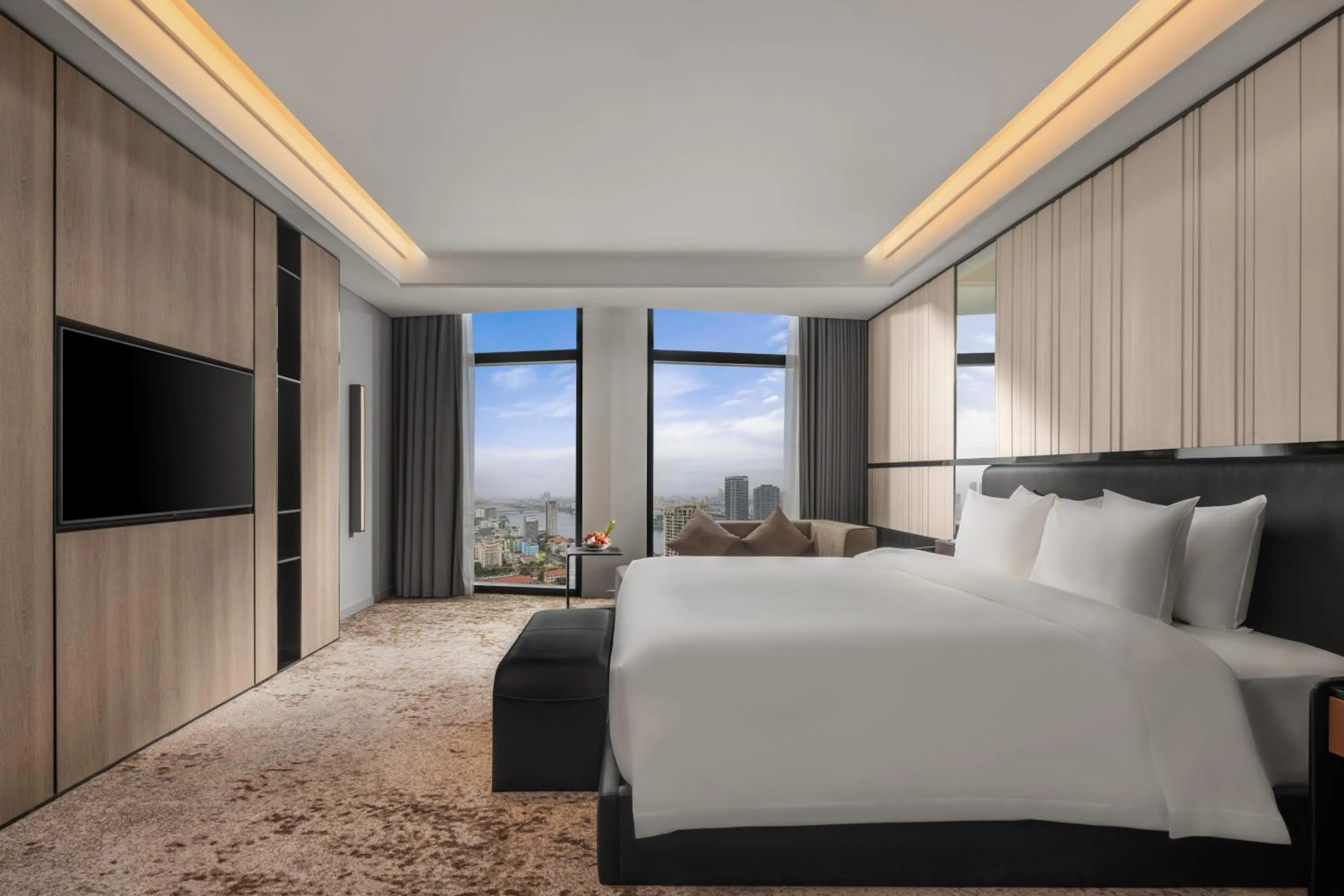 Bed in Crowne Plaza Danang City Centre by IHG