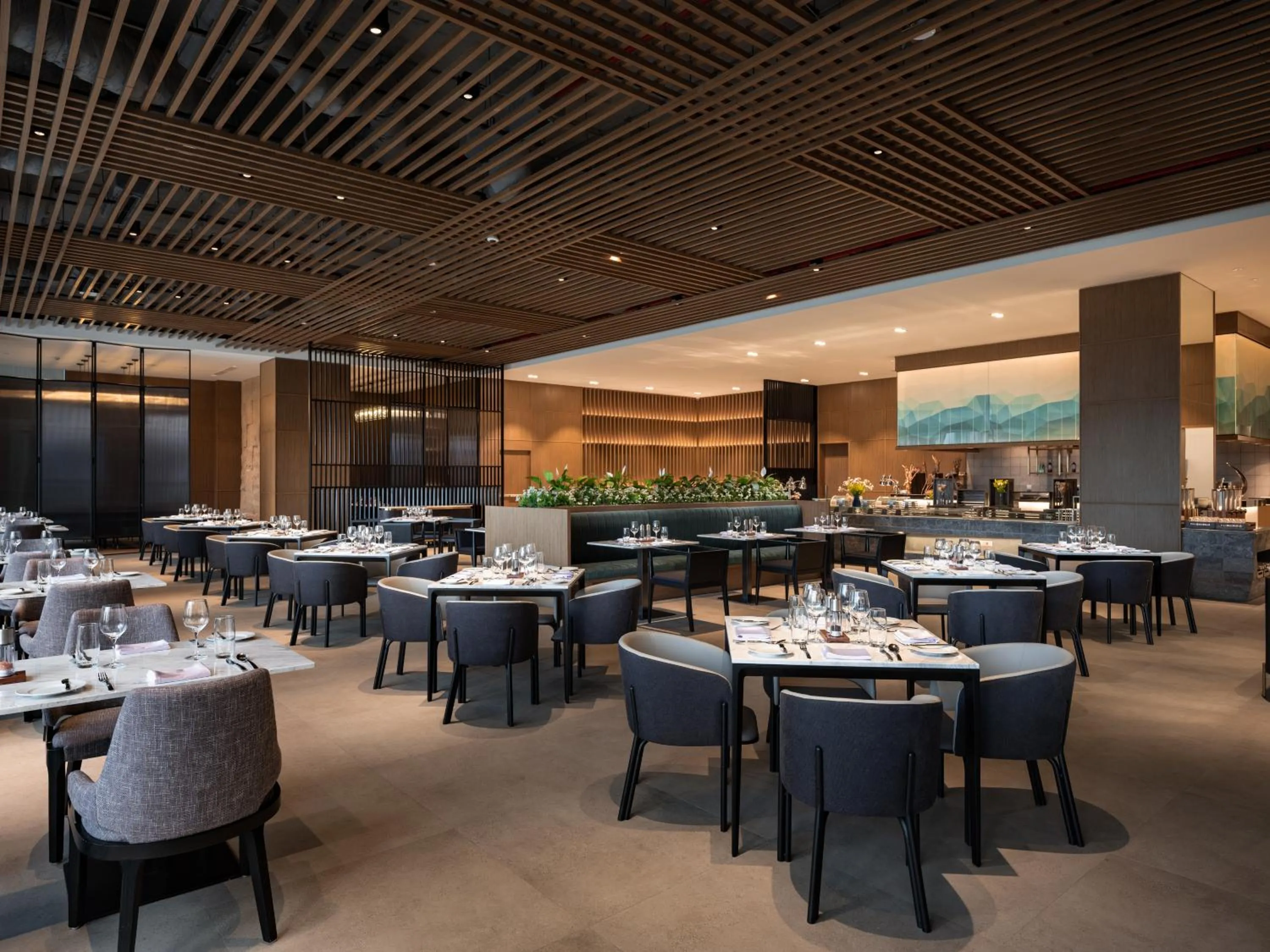 Restaurant/places to eat in Crowne Plaza Danang City Centre by IHG