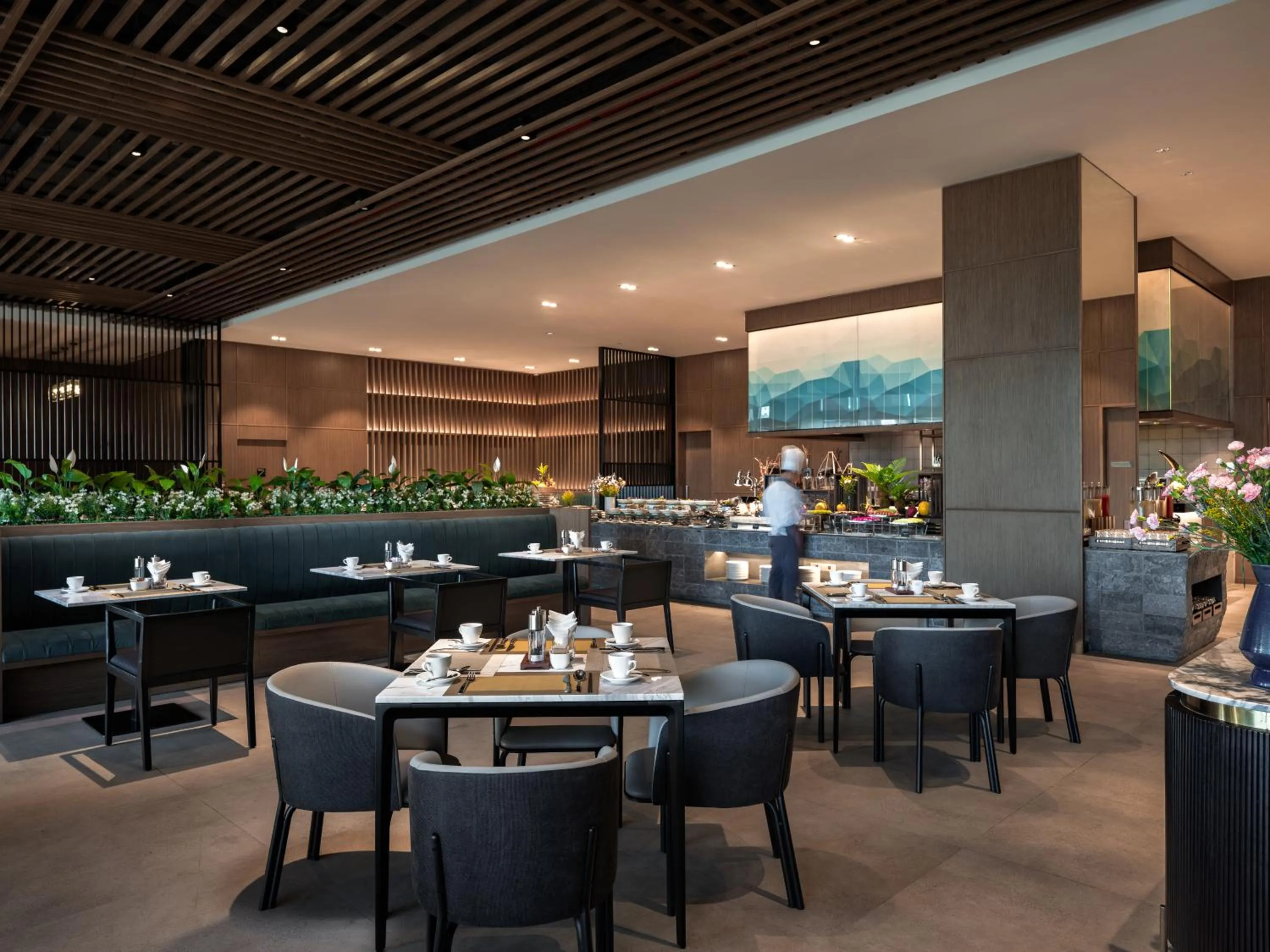 Restaurant/places to eat in Crowne Plaza Danang City Centre by IHG