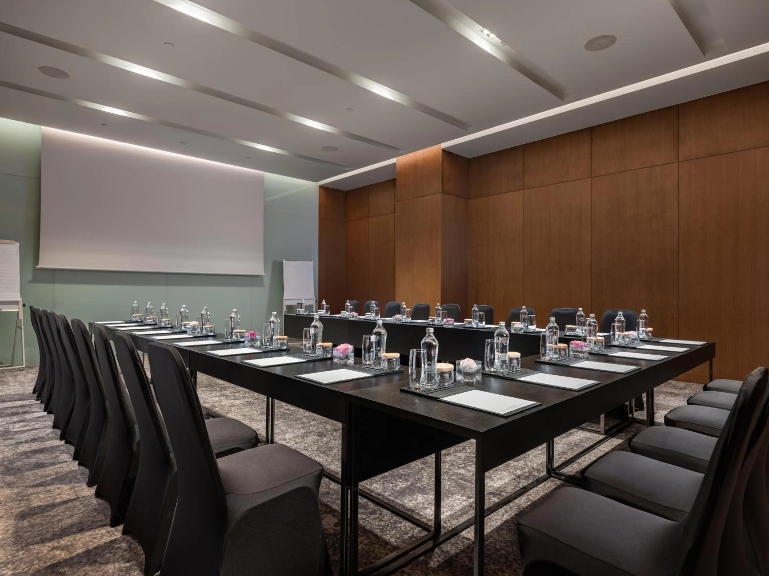 Business facilities in Crowne Plaza Danang City Centre by IHG