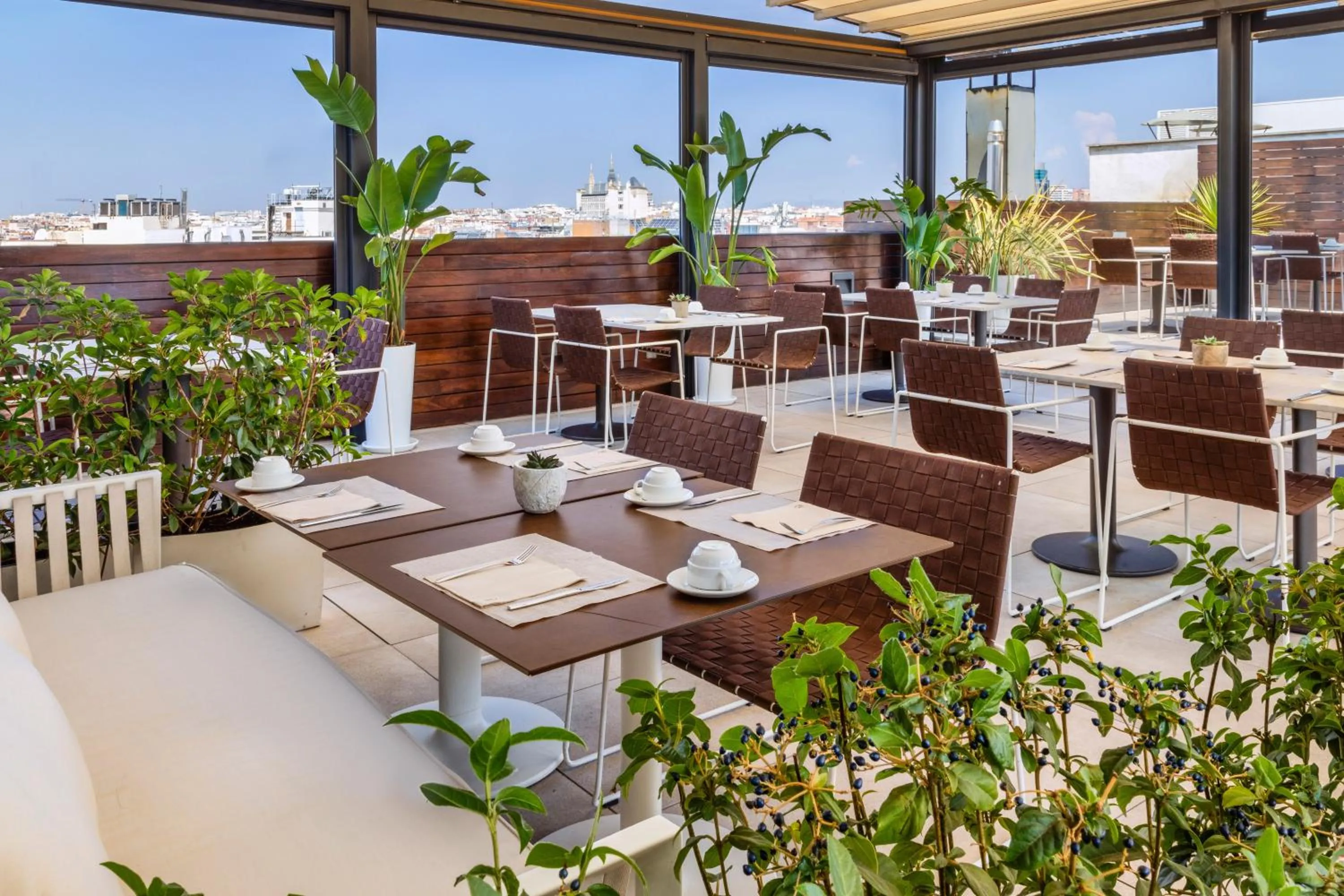 Restaurant/places to eat in Melia Madrid Serrano