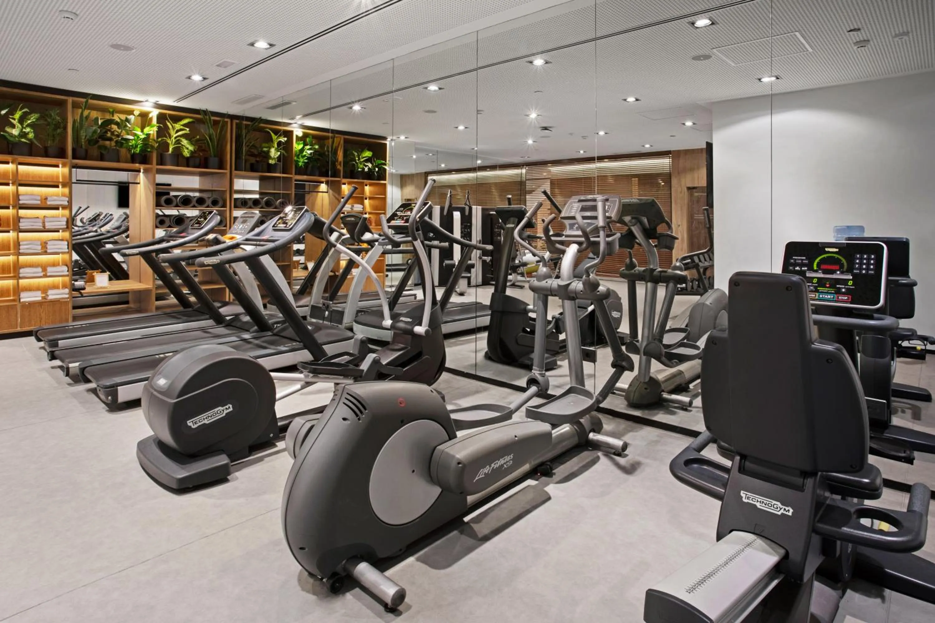 Fitness centre/facilities in Melia Madrid Serrano