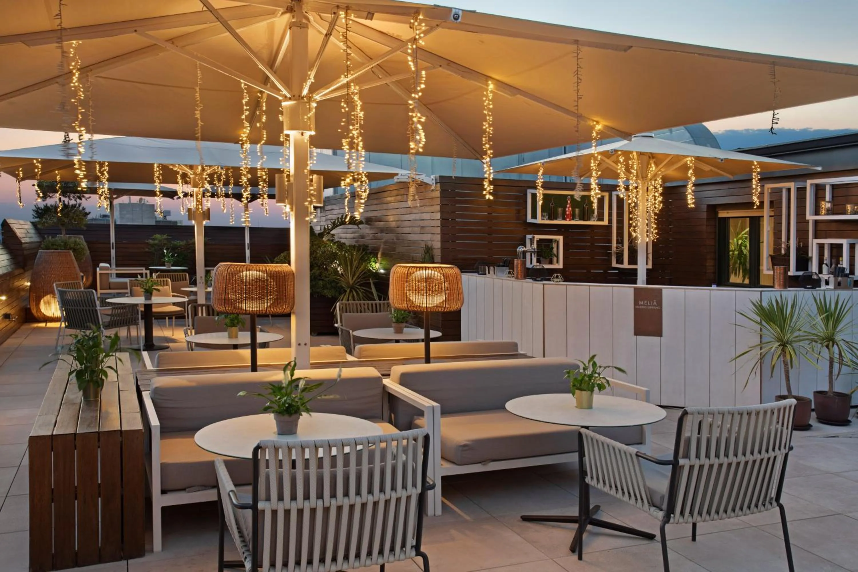 Lounge or bar in Melia Madrid Serrano