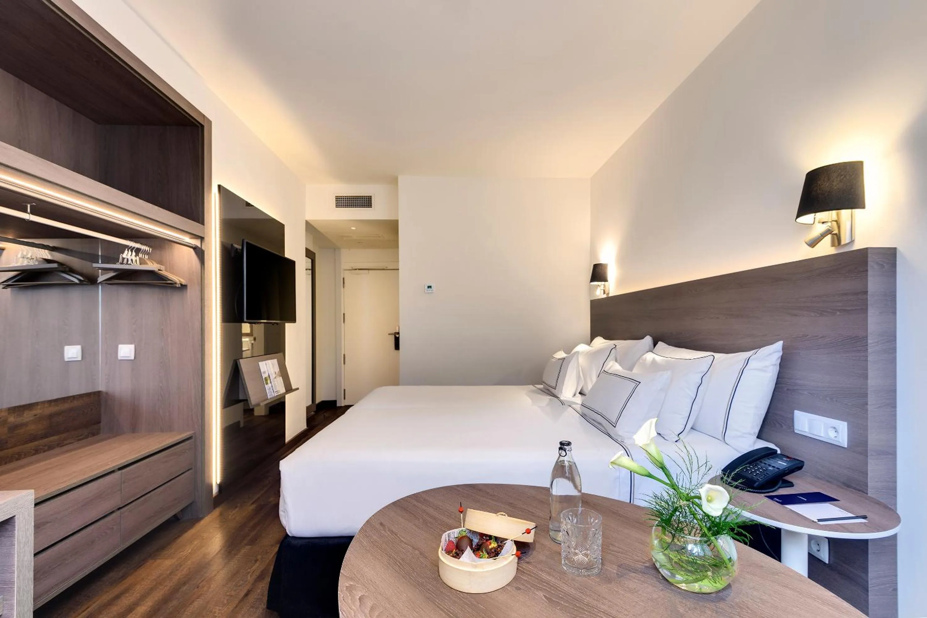 Bed in Melia Madrid Serrano