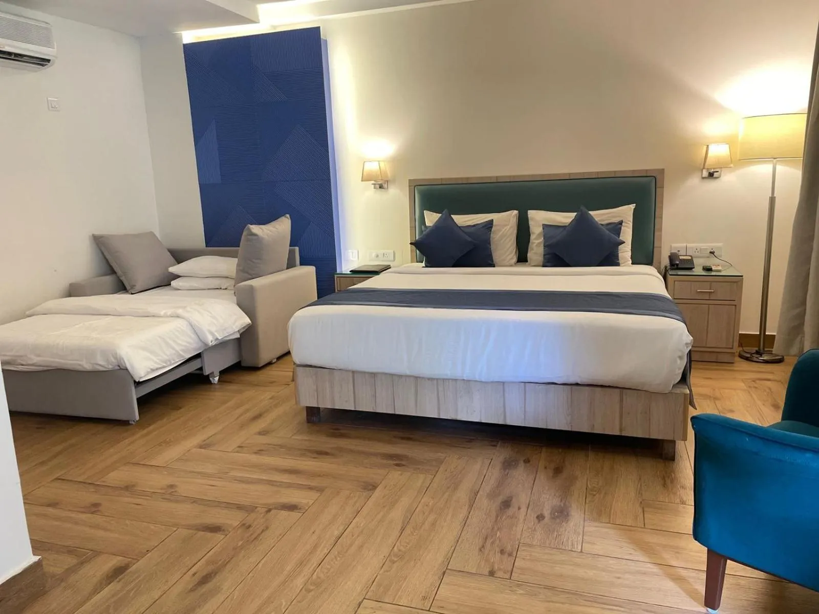 Bed in Le Seasons Resort