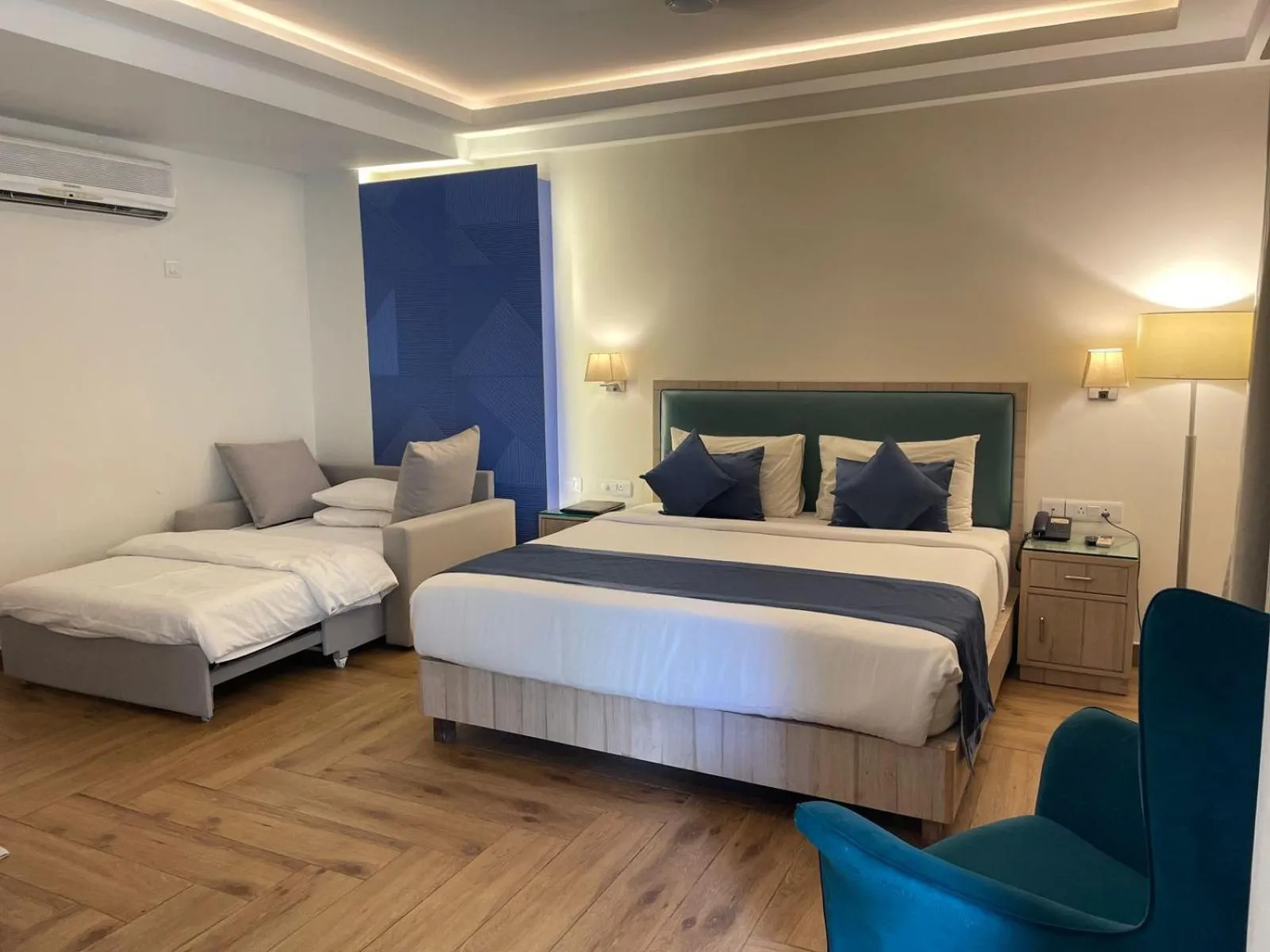 Bed in Le Seasons Resort