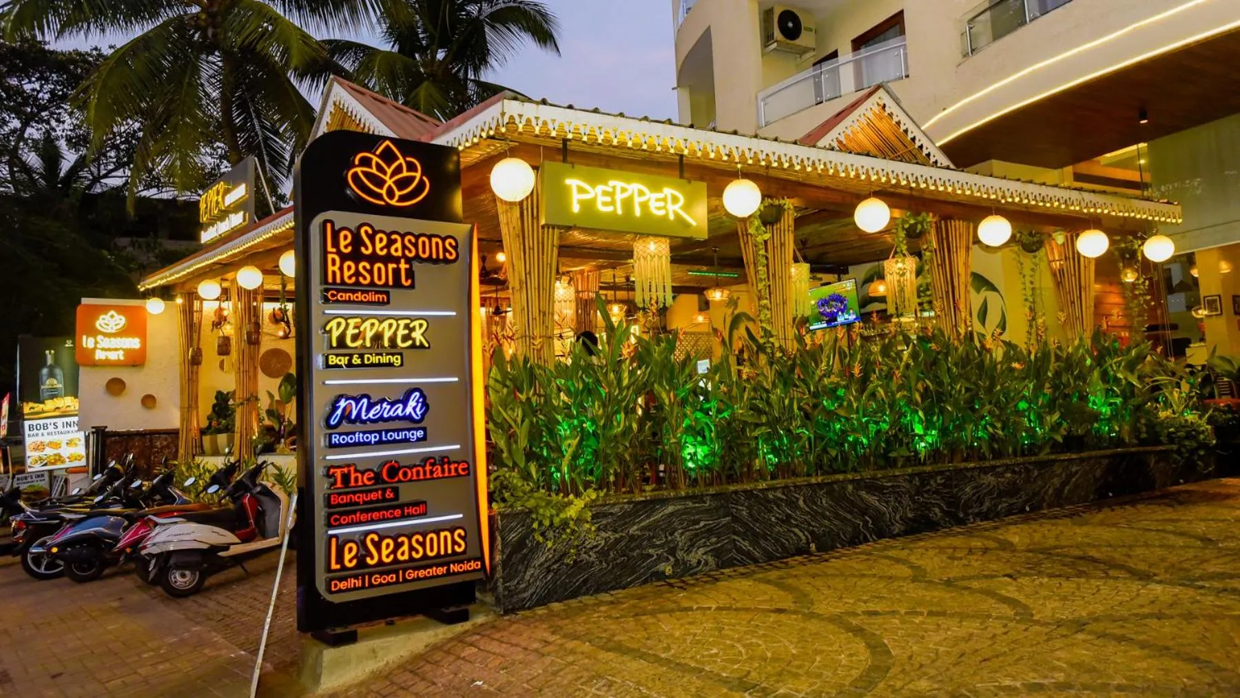 Evening entertainment in Le Seasons Resort