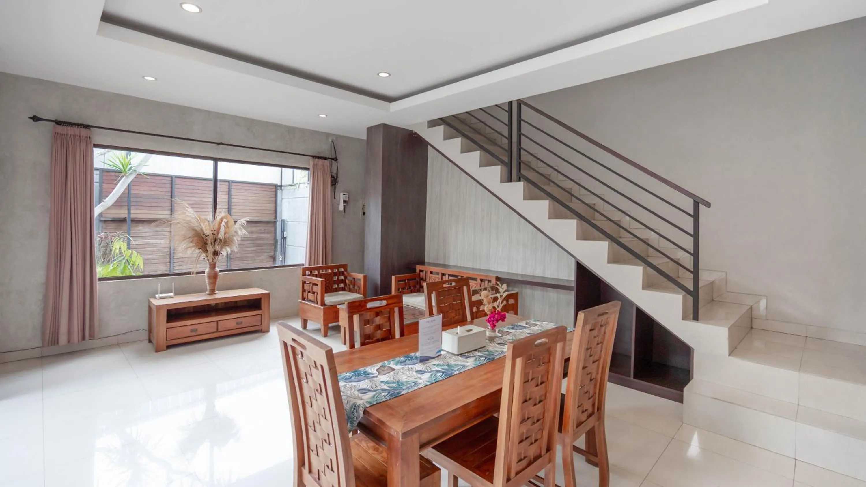 Dining area in The Lavana Bali Radiance Villa Canggu