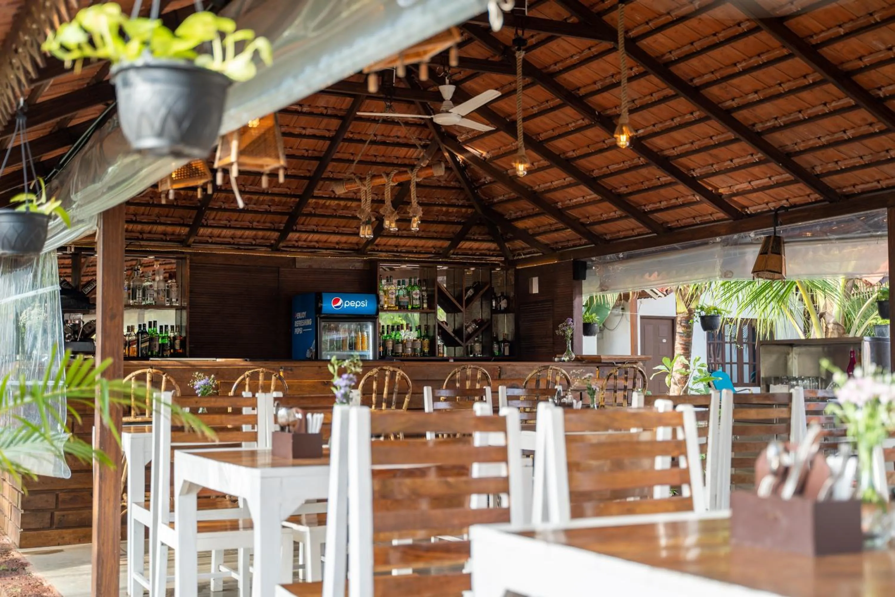 Restaurant/places to eat in DhanRains Moonlight Retreat Cottages