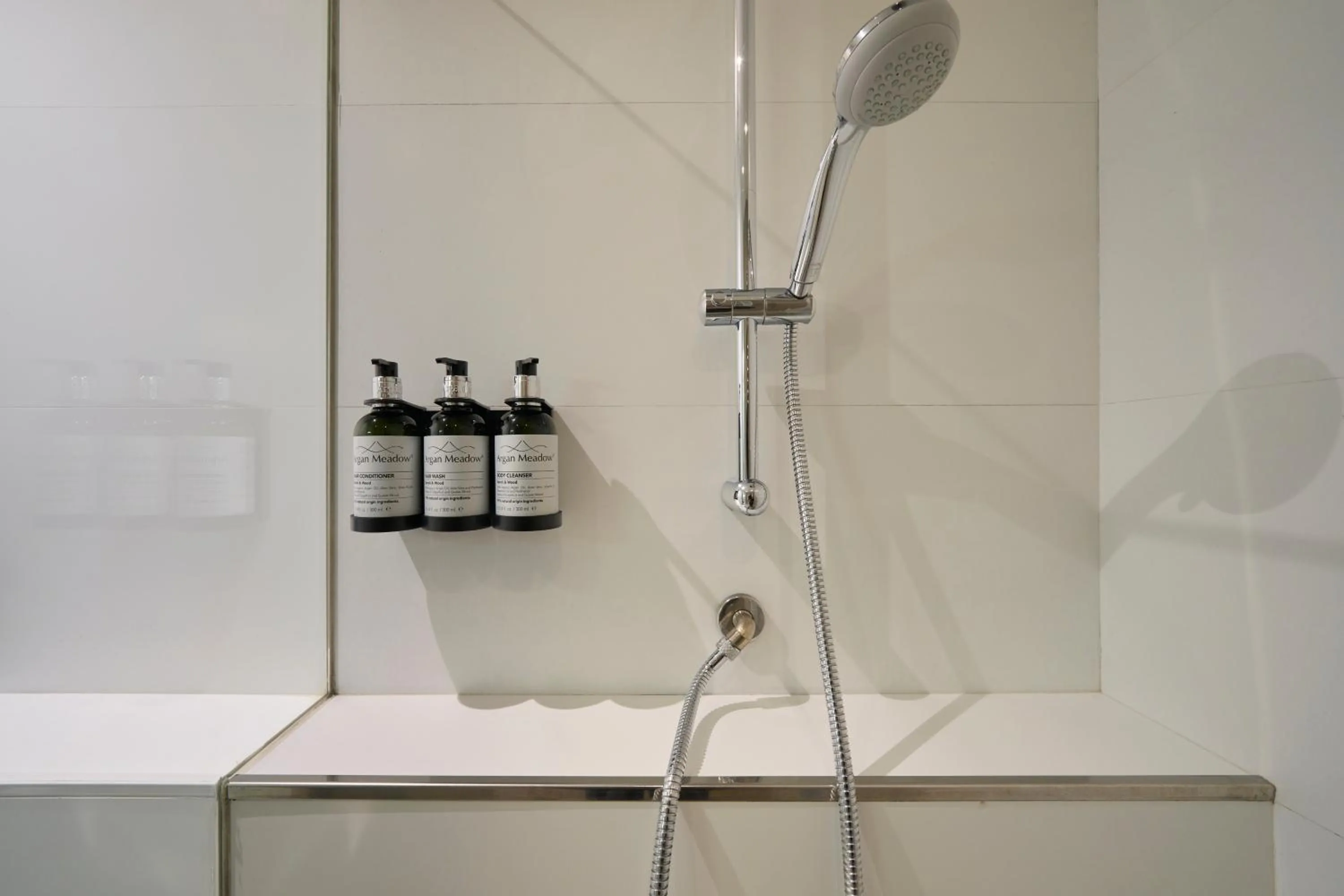 Shower in Catalonia El Retiro