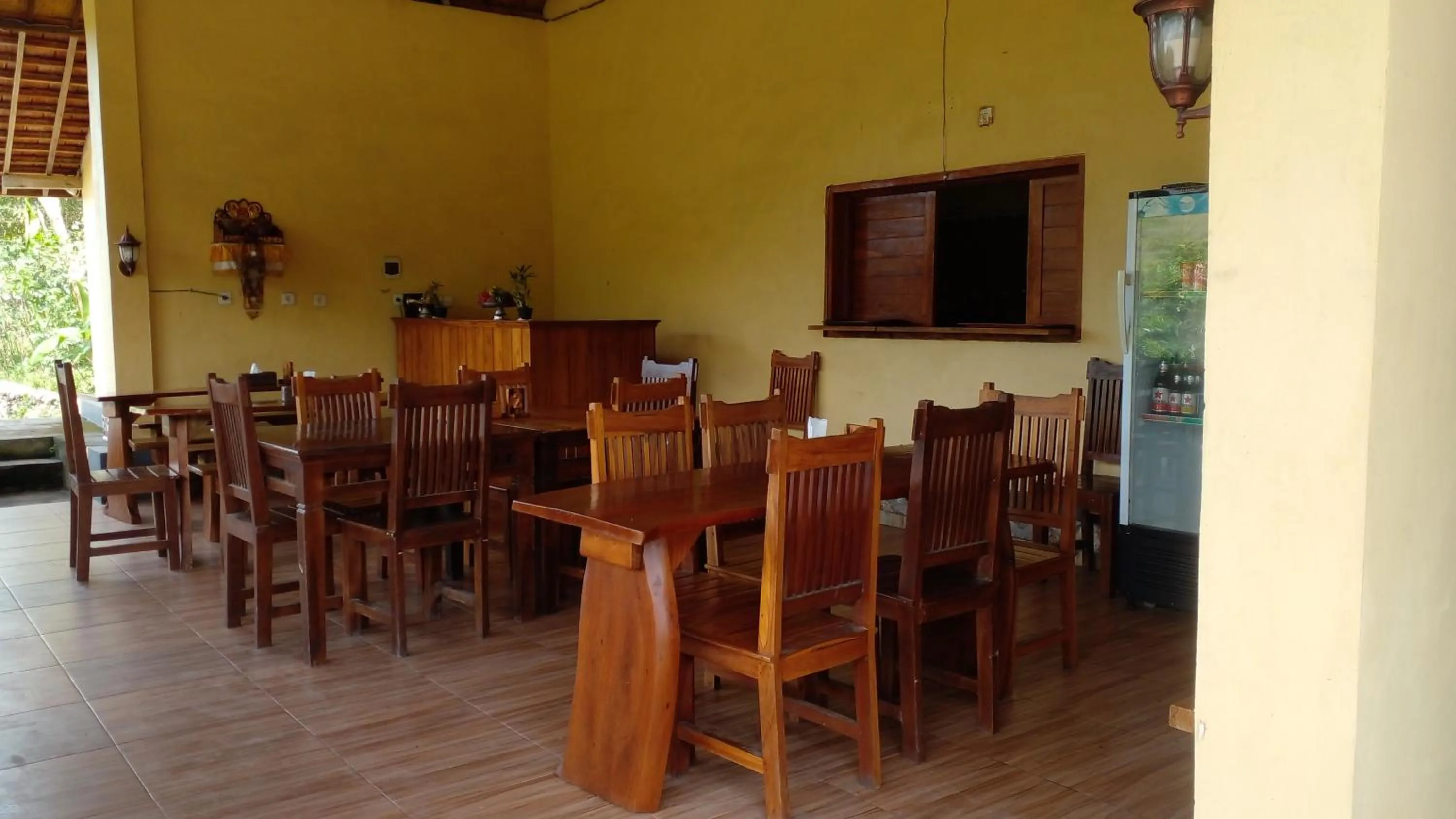 Restaurant/places to eat in The Hill Prananta