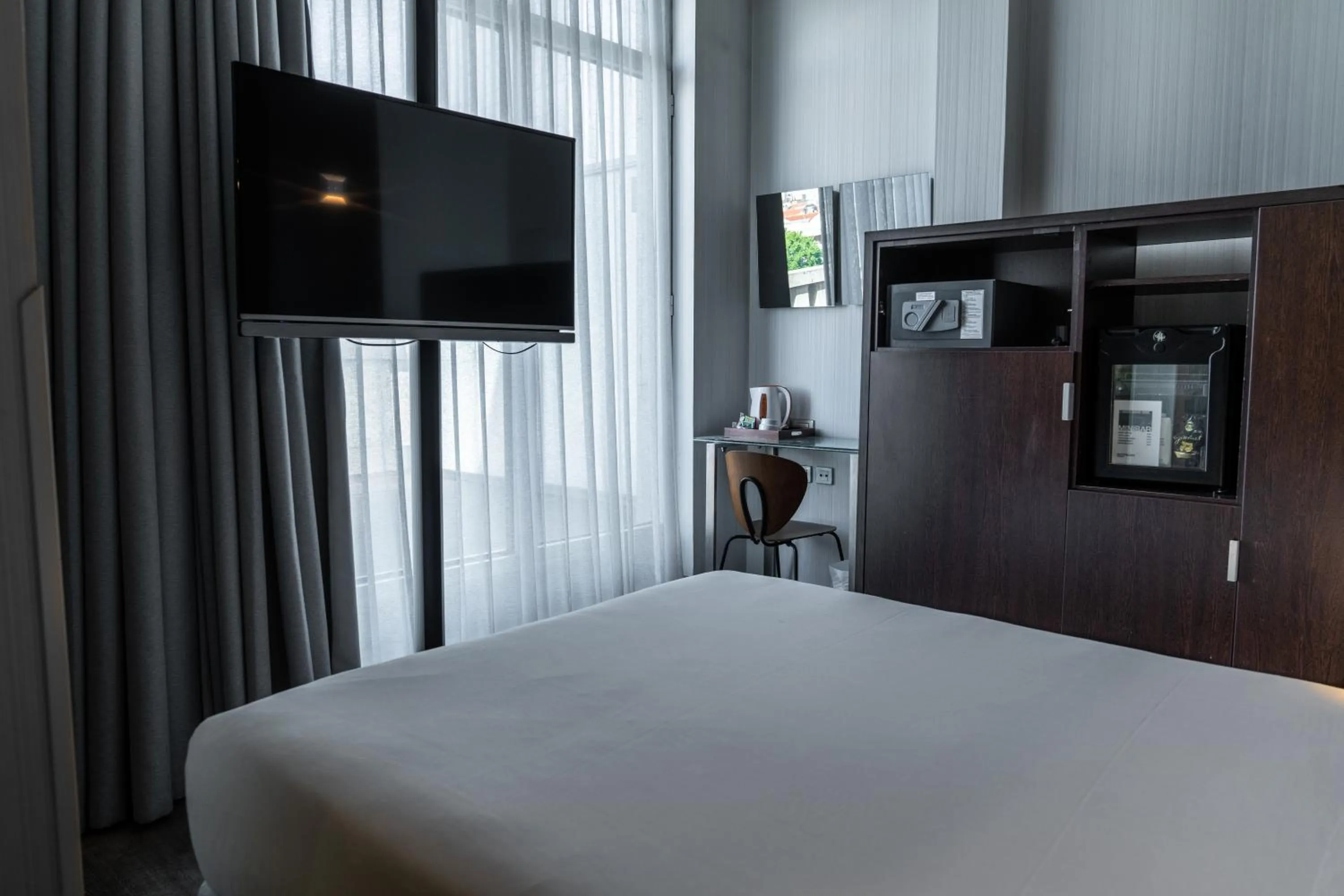 TV and multimedia, Bed in Petit Palace President Castellana
