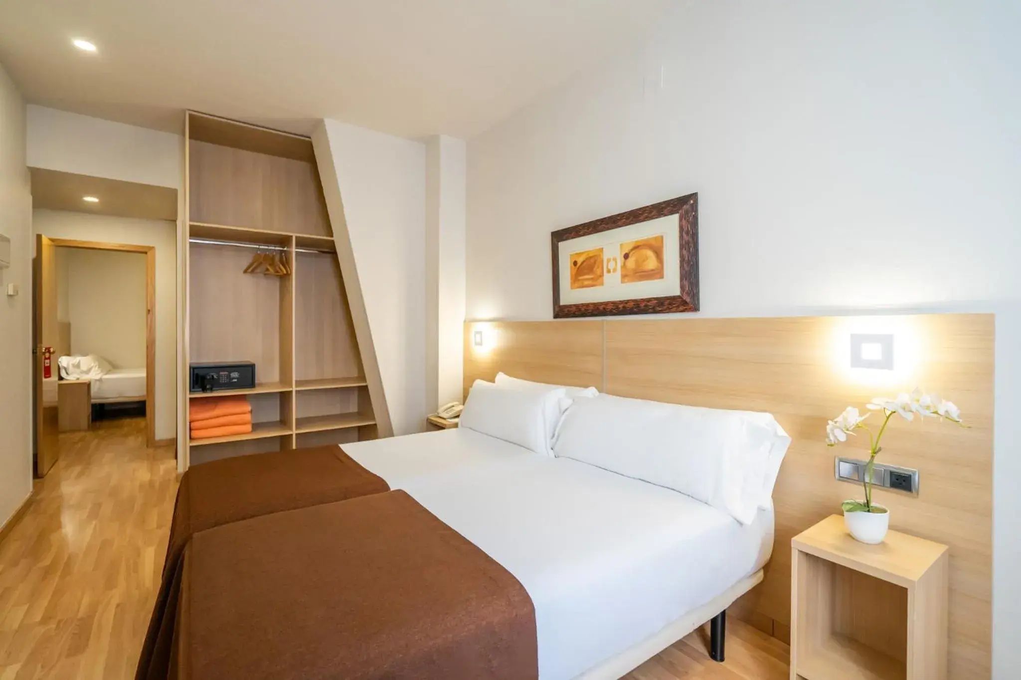 Superior Triple Room in Hotel Glòries Superior Triple Room in Hotel Glòries