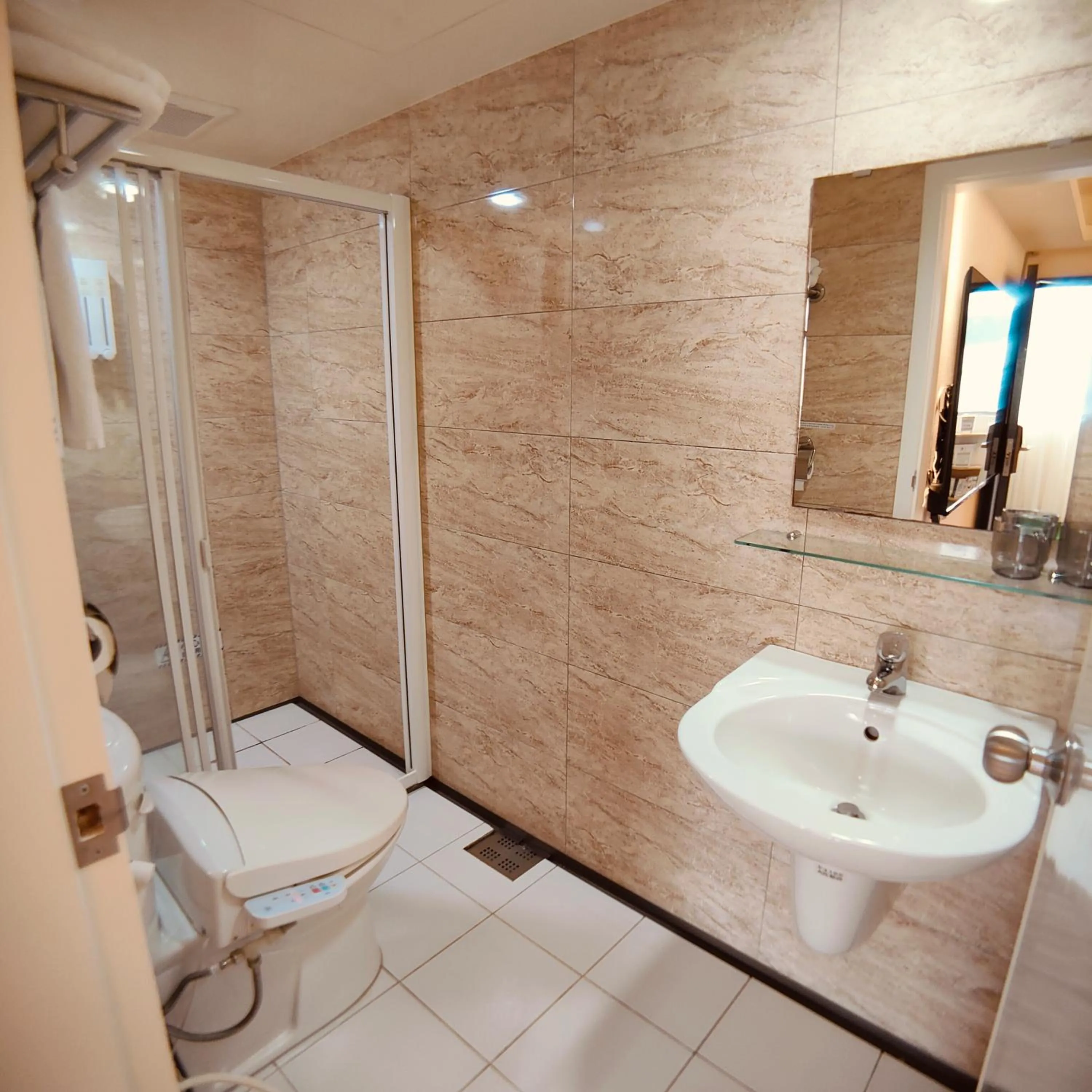 Shower in Fooyee Hotel - Yonghe