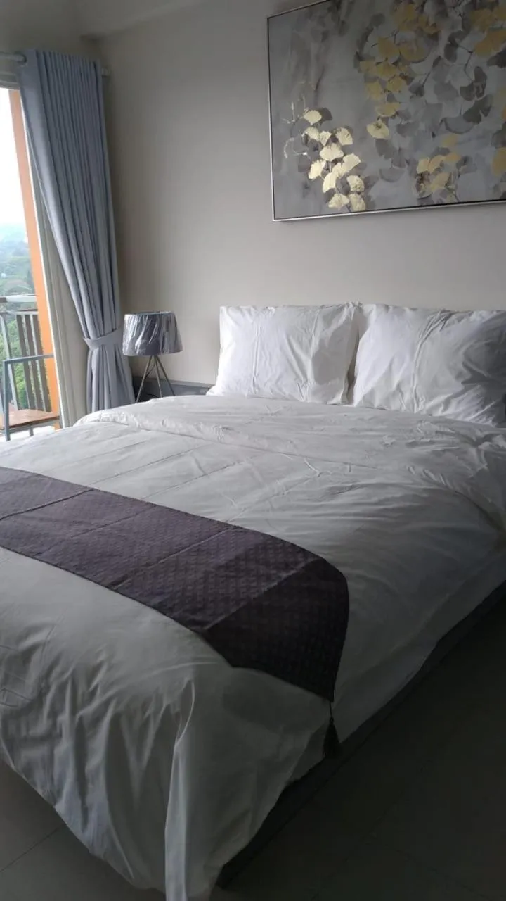 Bed in Galeri Ciumbuleuit Apartment 3 by Gezonder