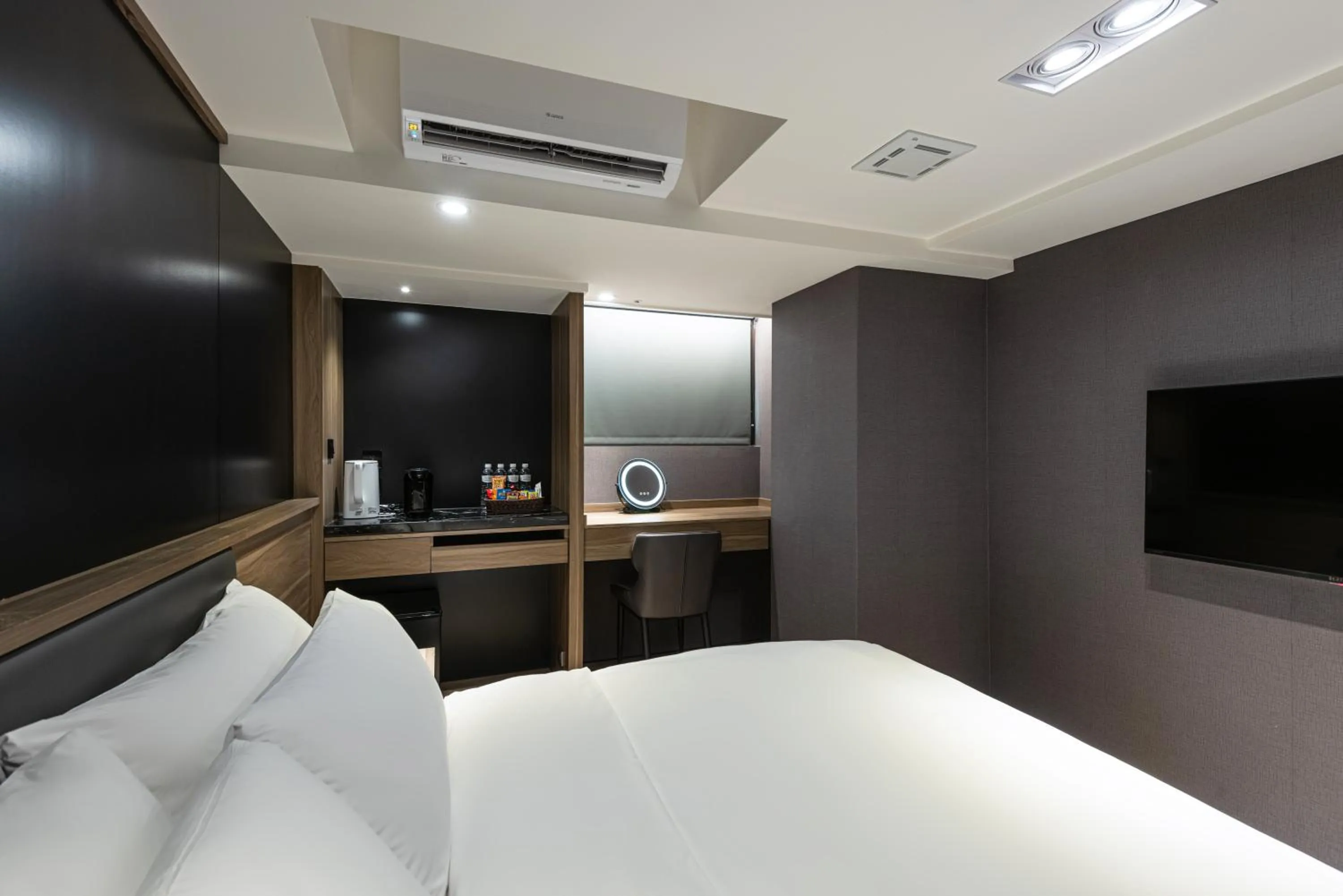 Bed in Autumn Willow Hotel