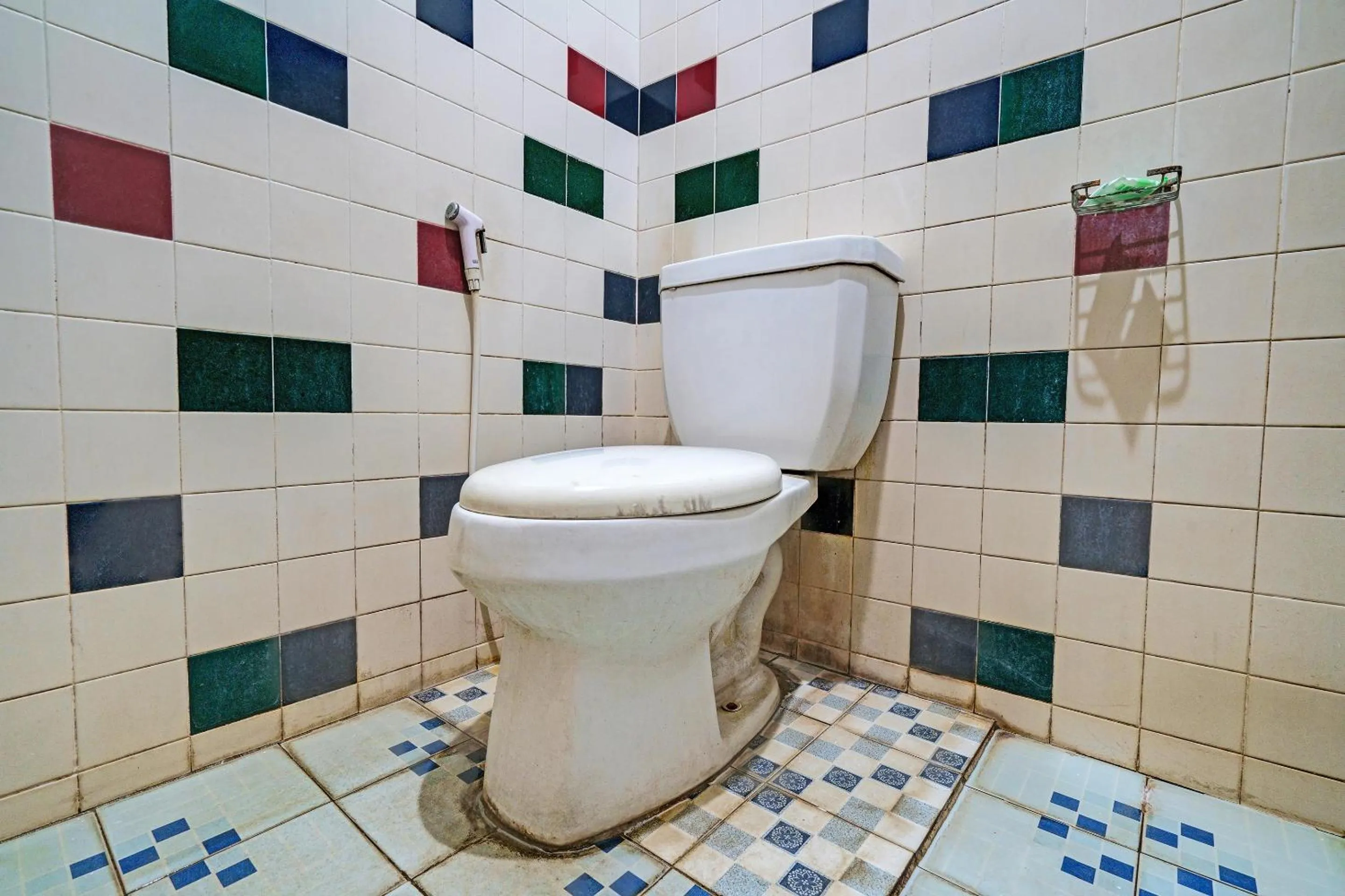 Bathroom in Super OYO Capital O 91810 Hotel Balebat 2