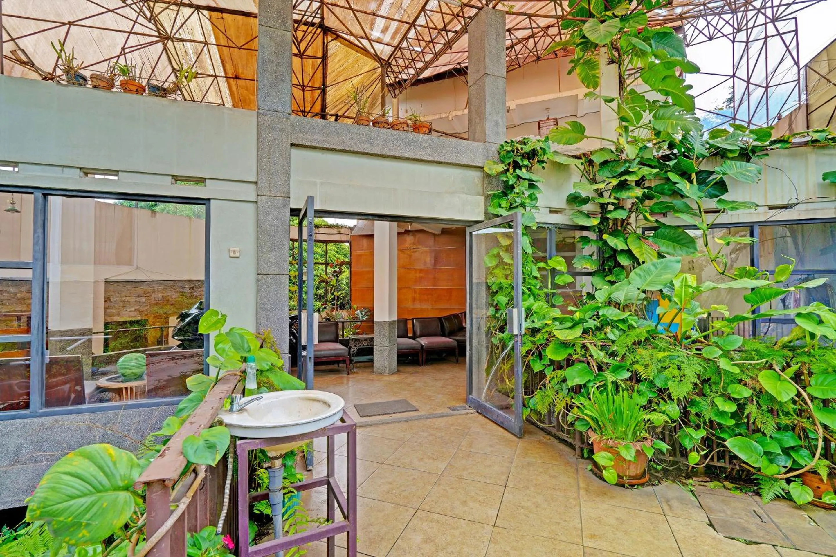 Lobby or reception in Super OYO Capital O 91810 Hotel Balebat 2