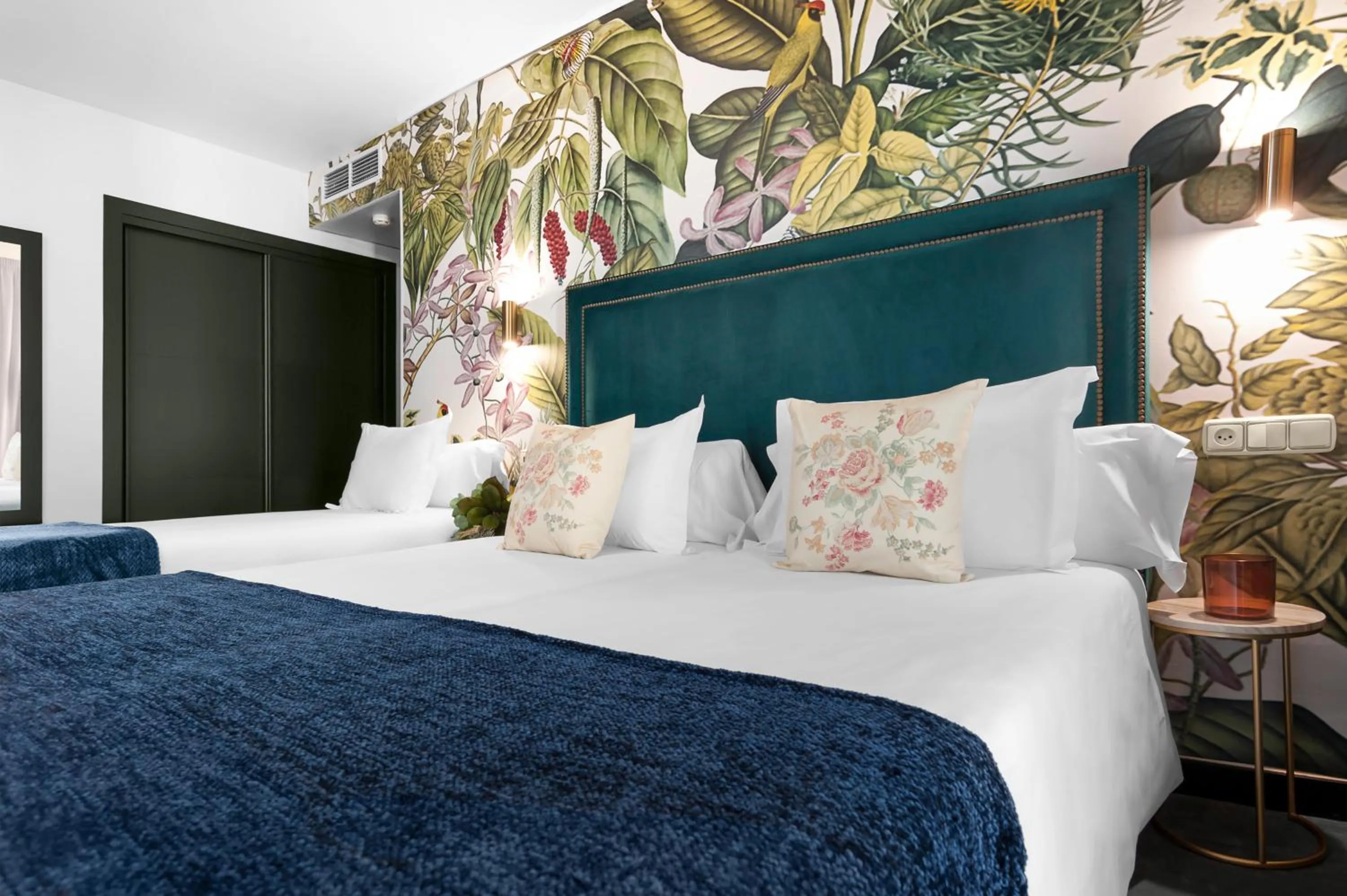 Bed in Hotel Los Girasoles by Maxi Hoteles