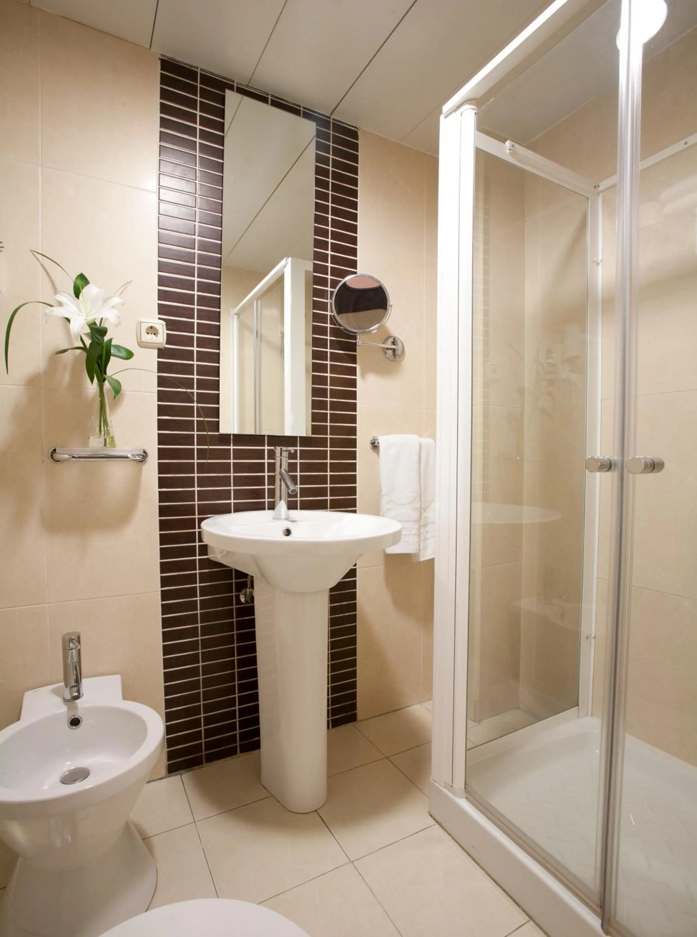 Bathroom in Hotel Los Girasoles by Maxi Hoteles