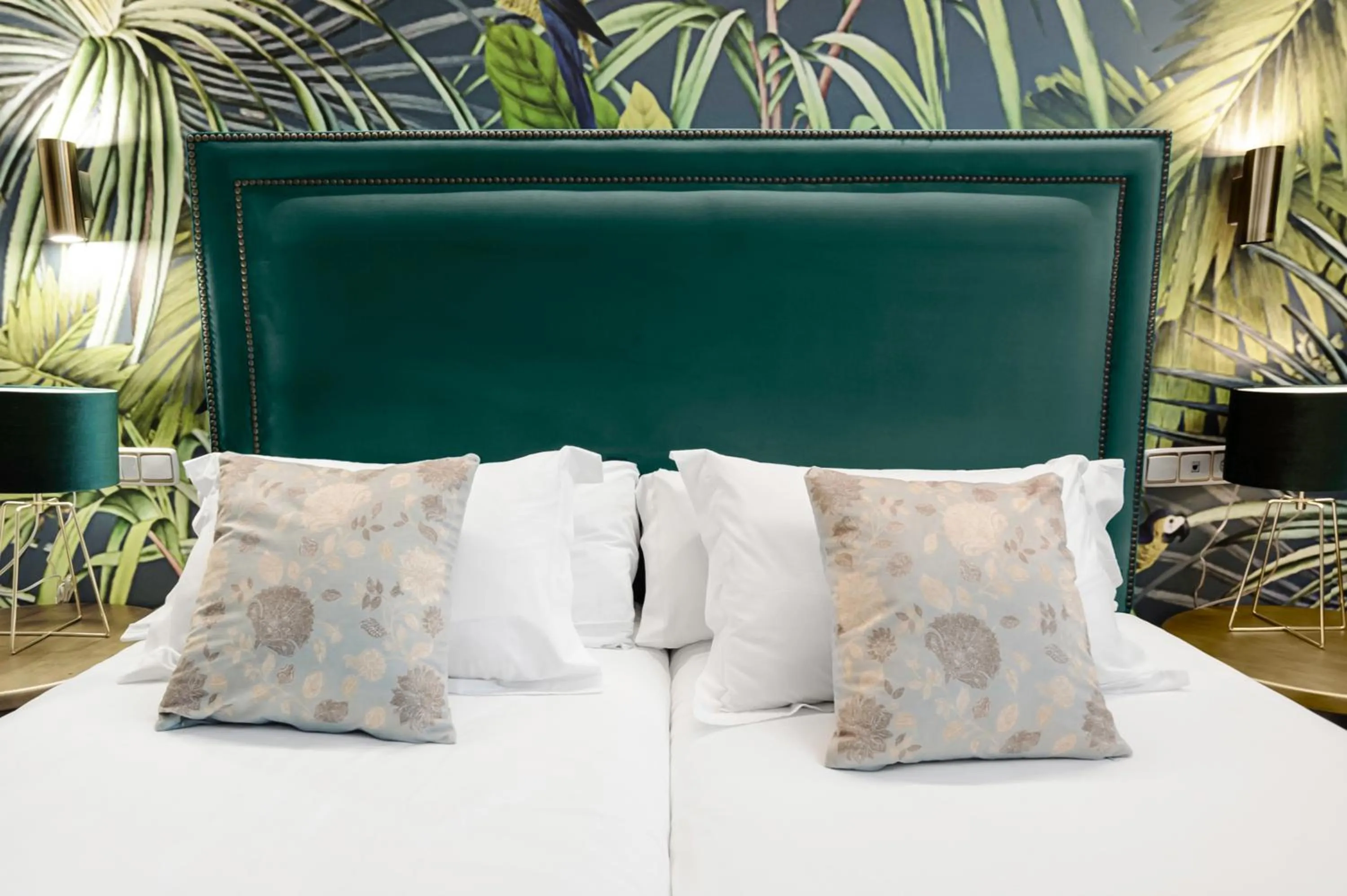 Bed in Hotel Los Girasoles by Maxi Hoteles