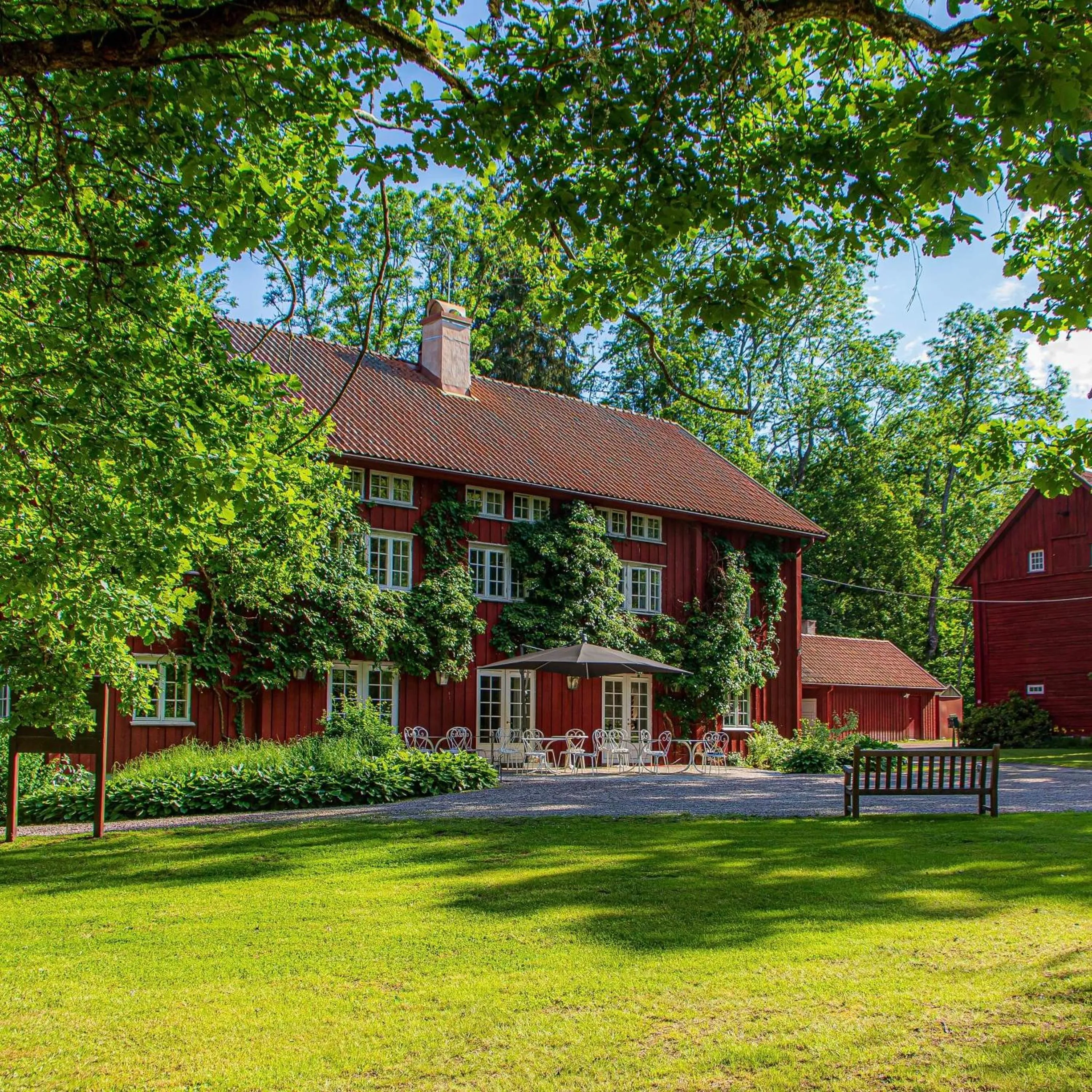 Property building in Apertins Hotell