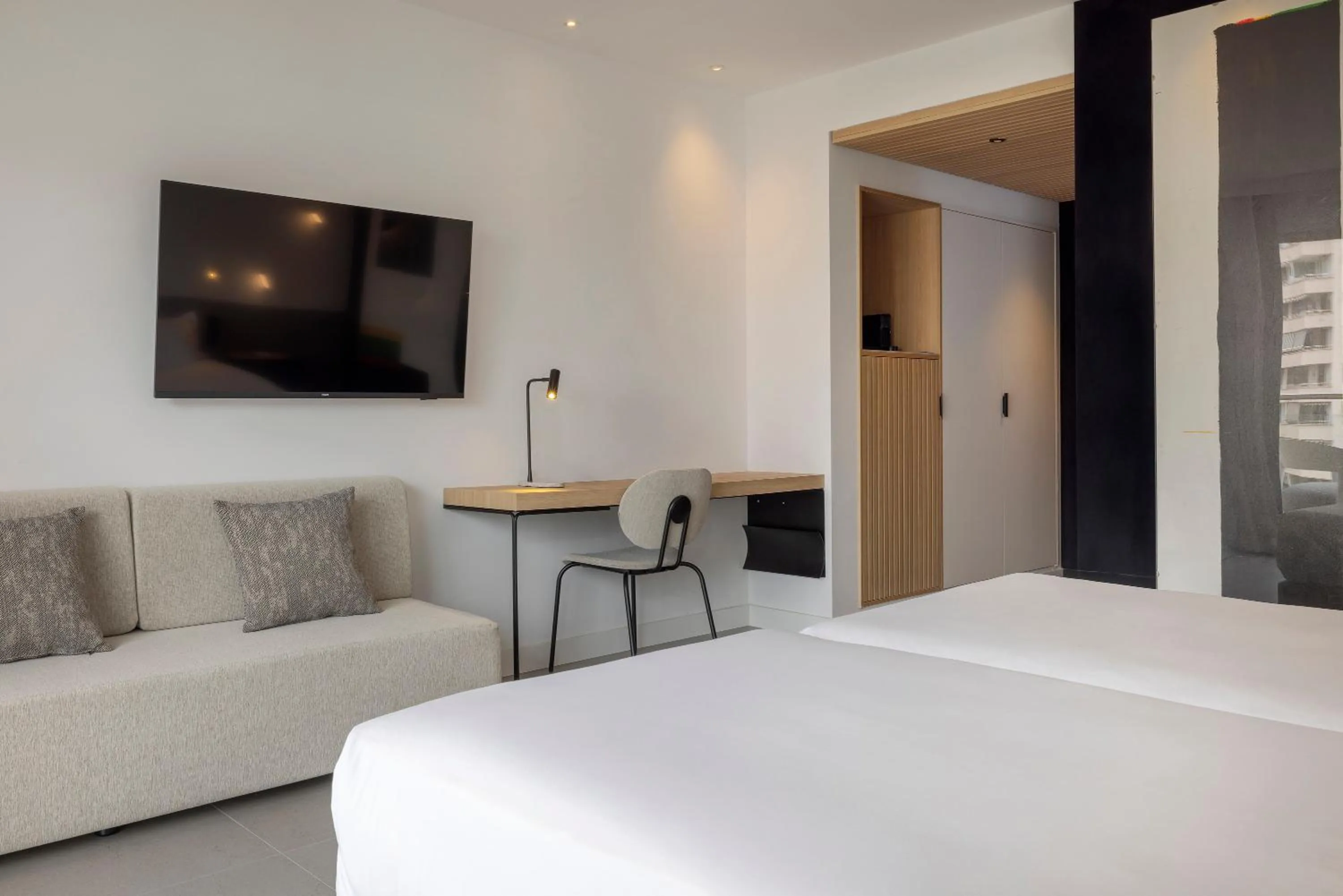 Bedroom, Bed in HM Jaime III