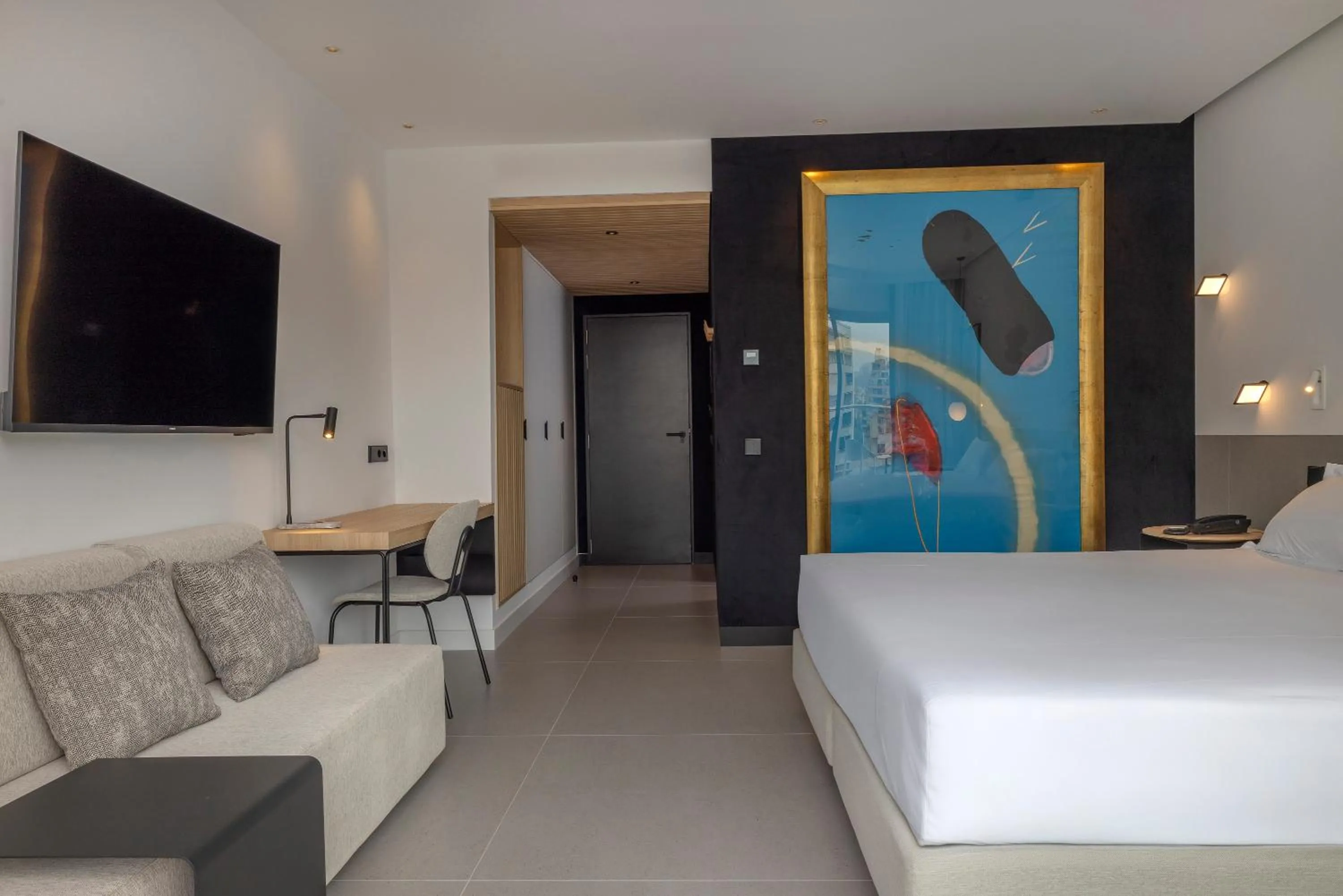 Bedroom, Bed in HM Jaime III