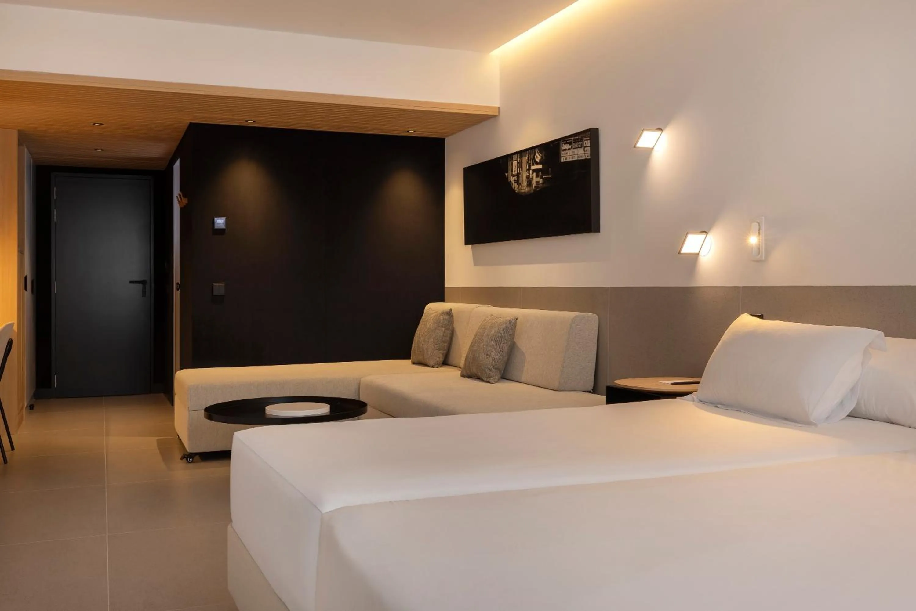 Living room, Bed in HM Jaime III