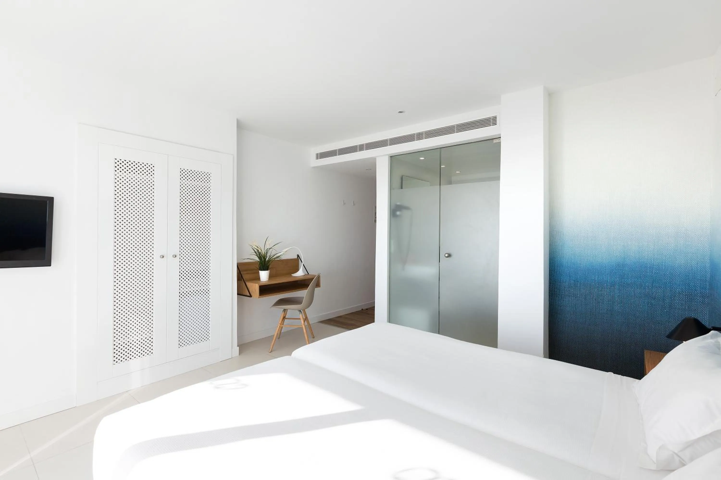 Bedroom, Bed in HM Tropical