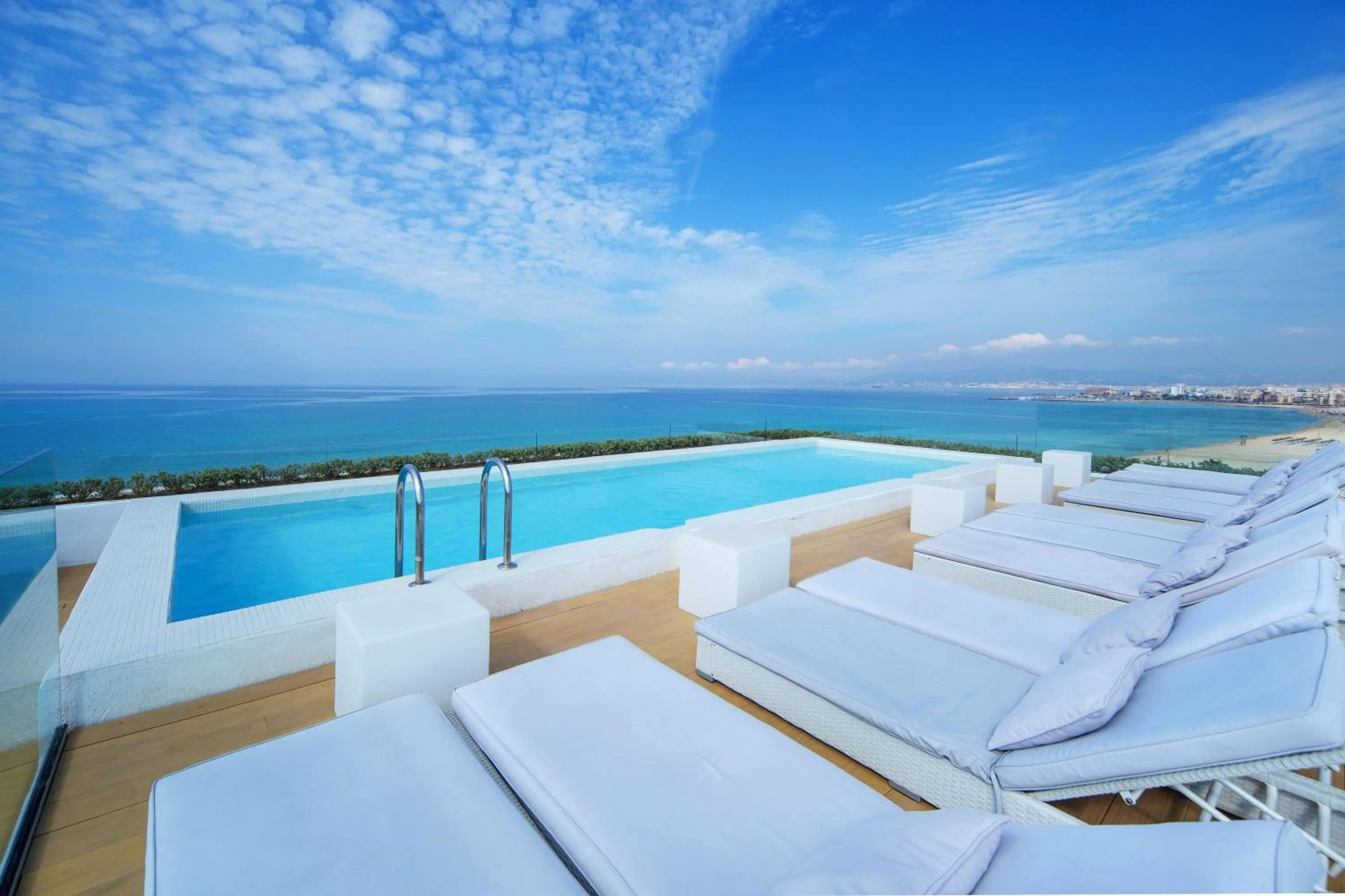 Swimming pool in HM Tropical