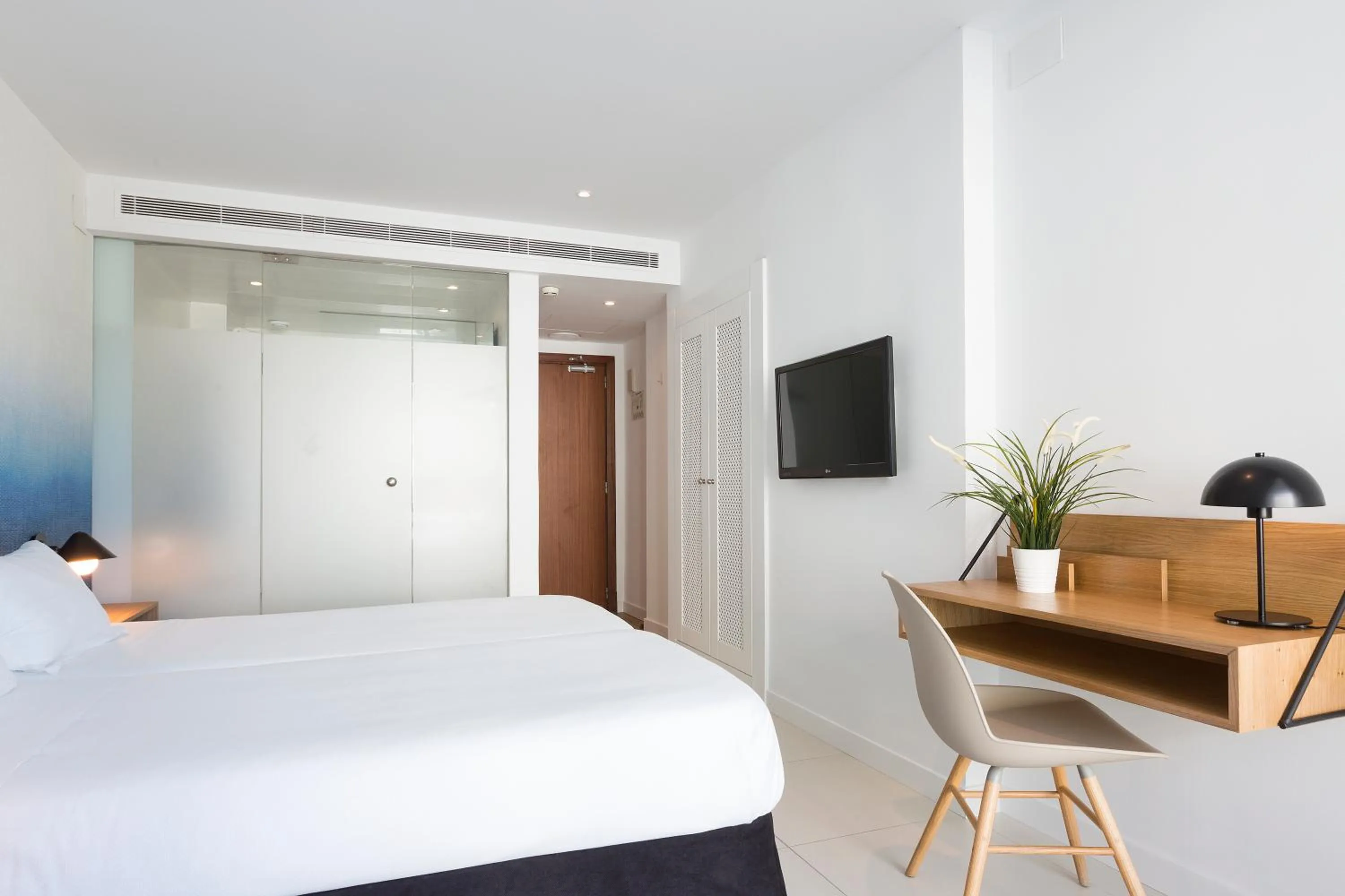 Bedroom, Bed in HM Tropical