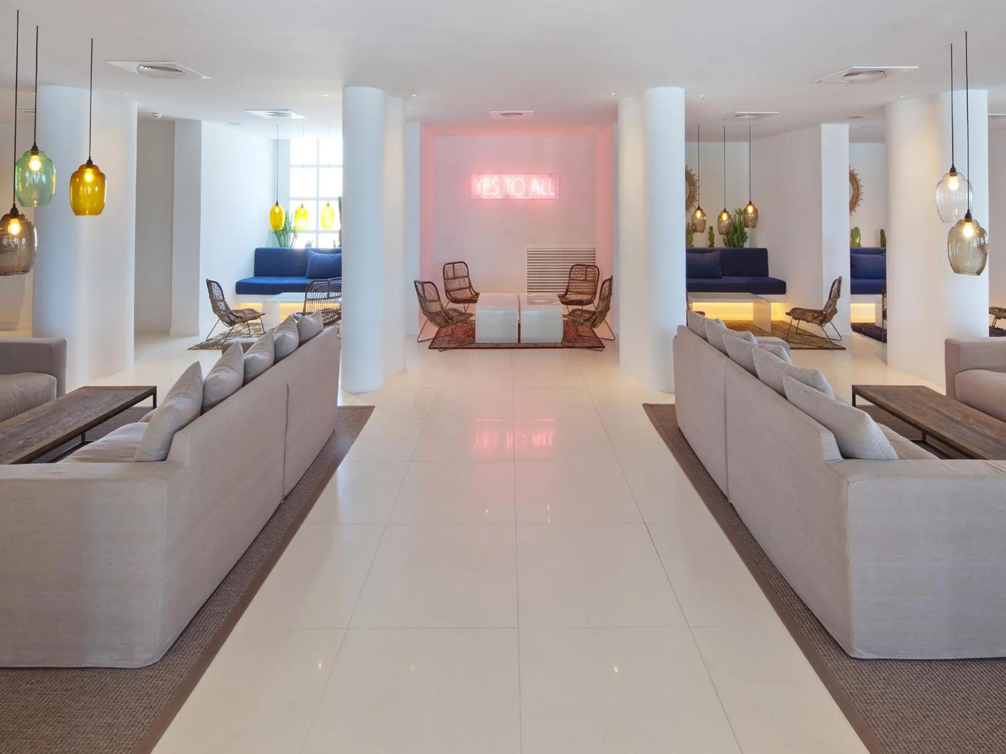 Lounge or bar in HM Tropical