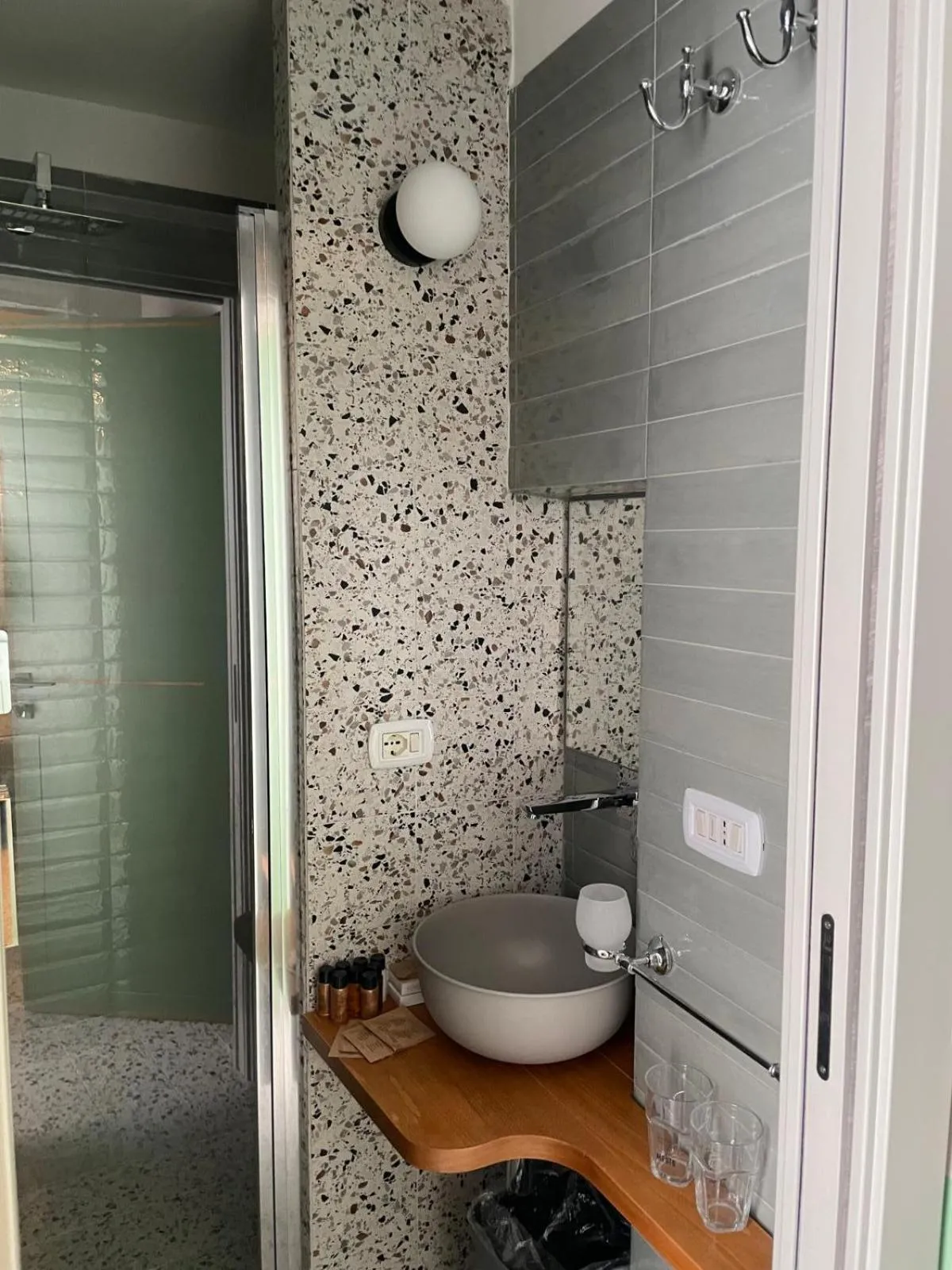 Shower in Occhi di Napoli Experiential Relais