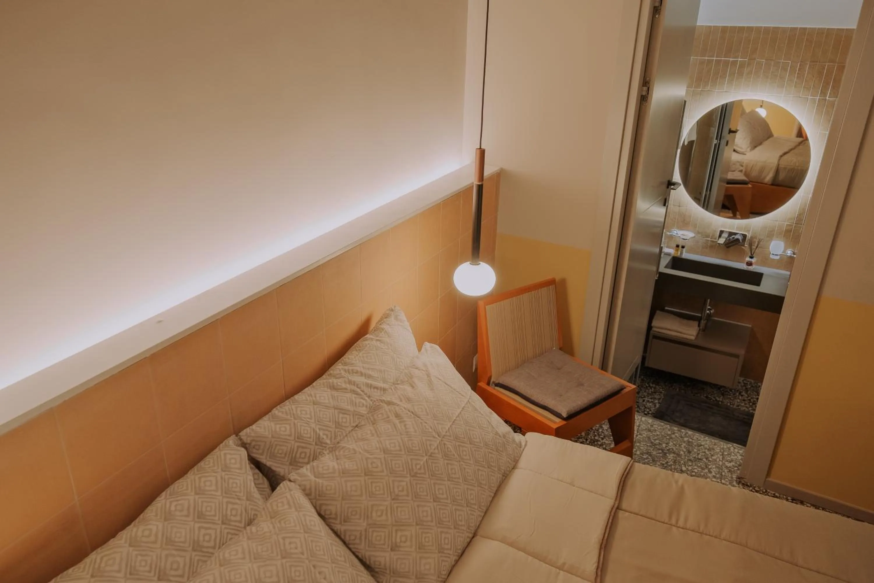 Photo of the whole room in Occhi di Napoli Experiential Relais