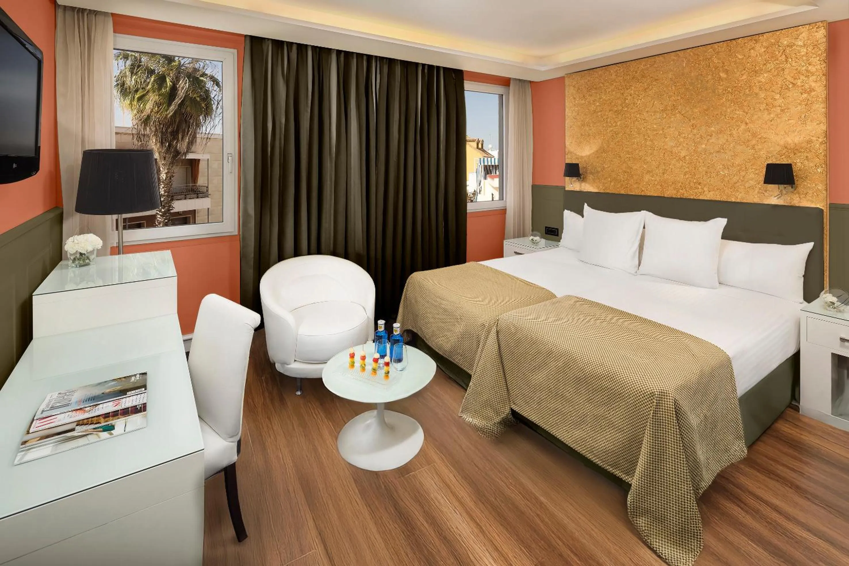 Photo of the whole room, Bed in Hotel Colón Gran Meliá - The Leading Hotels of the World