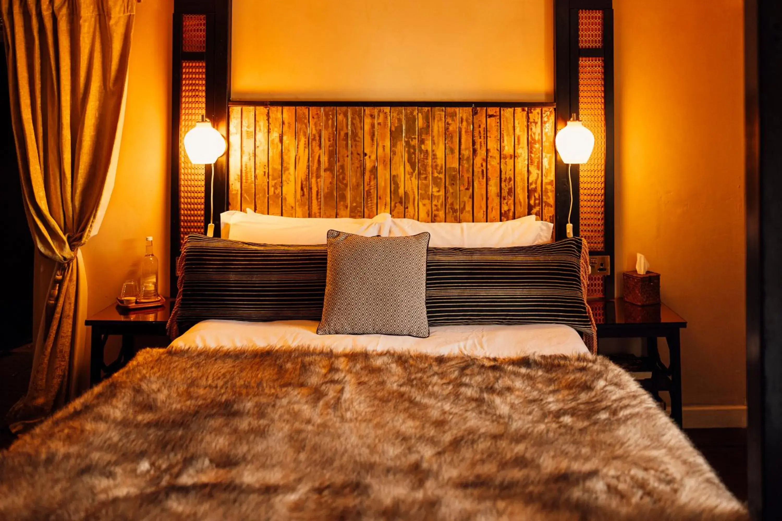 Deluxe Double Room with Bath in The George & Heart House Deluxe Double Room with Bath in The George & Heart House