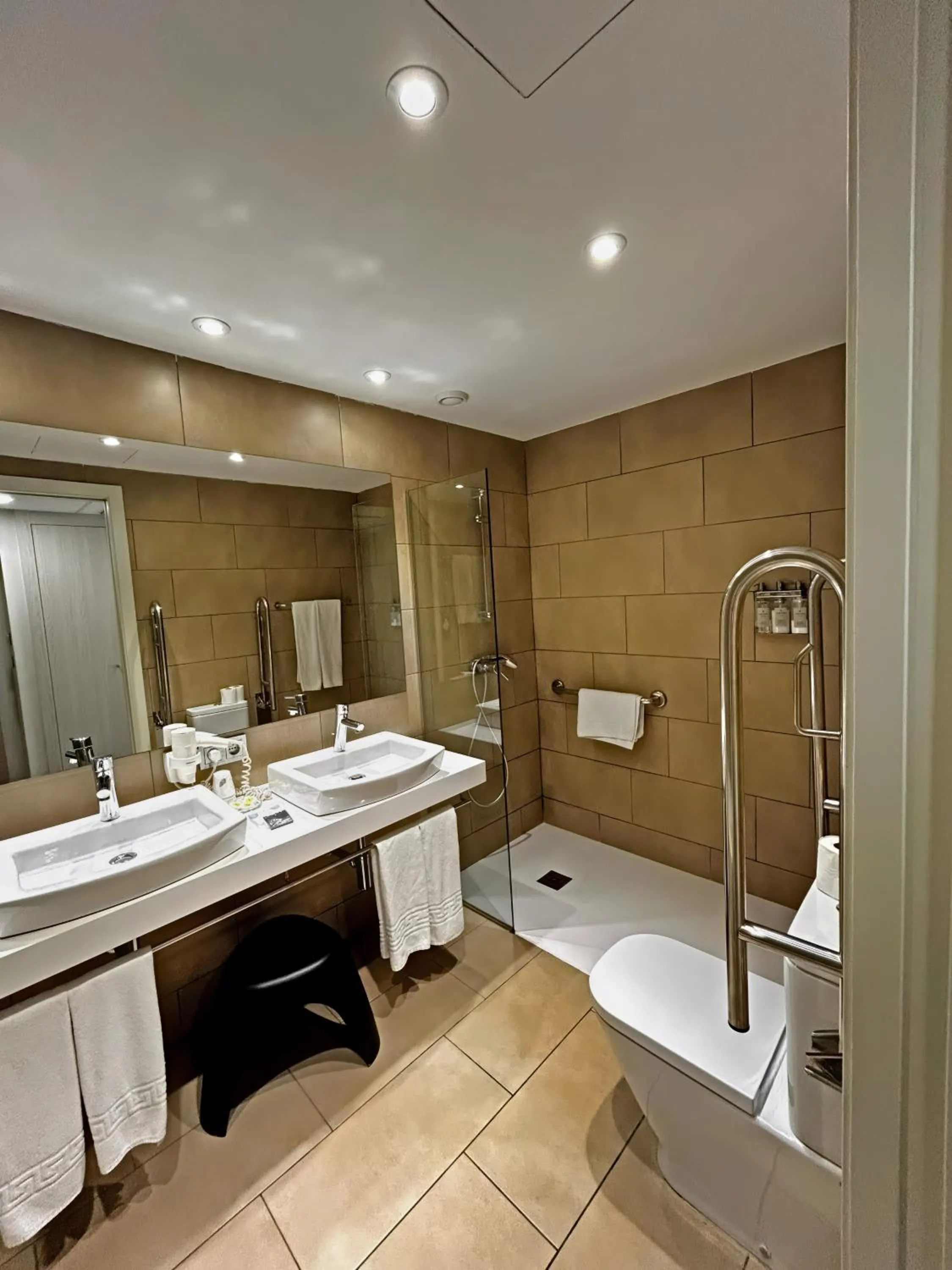 Shower in Hotel Marina