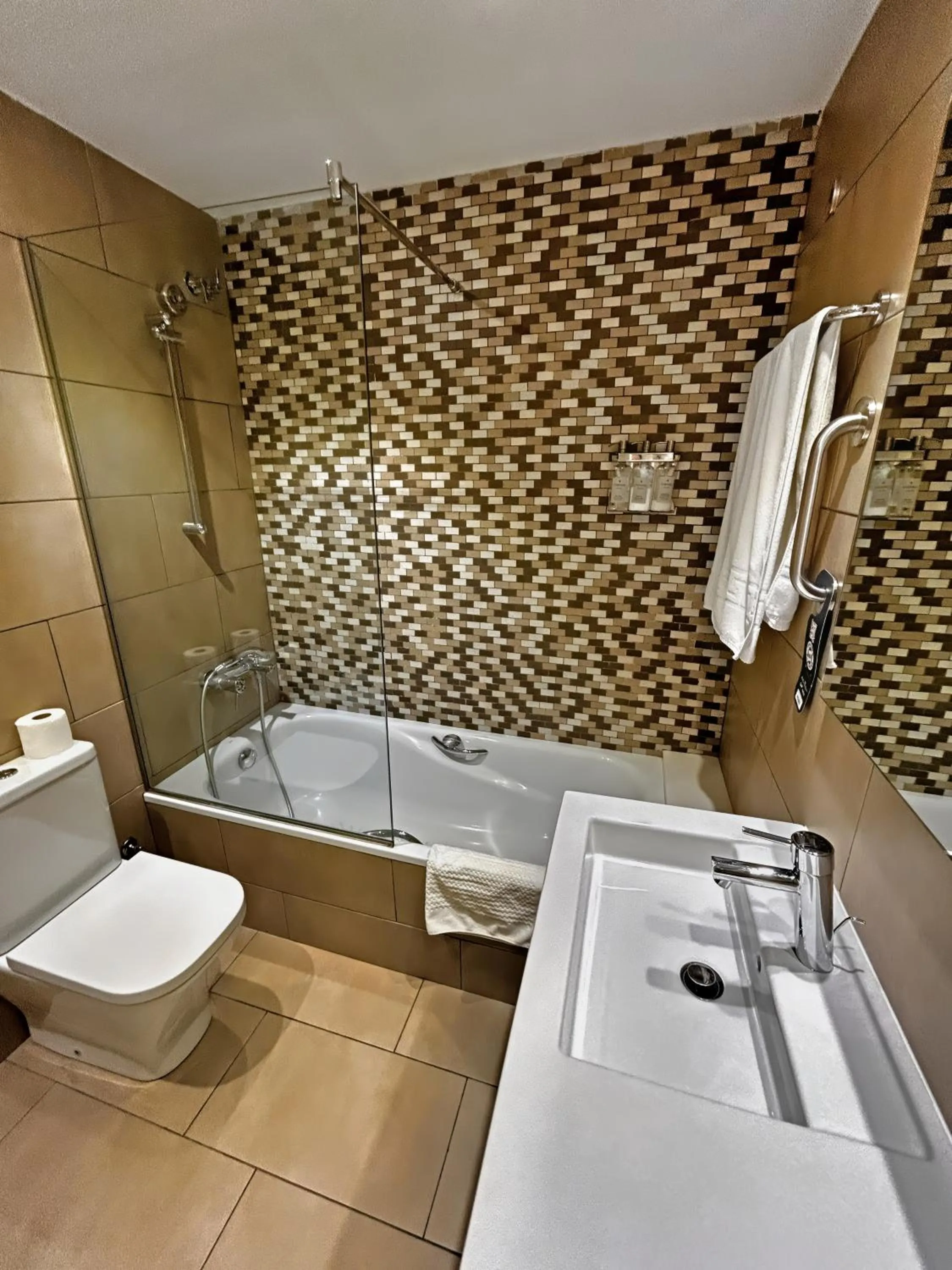 Shower in Hotel Marina