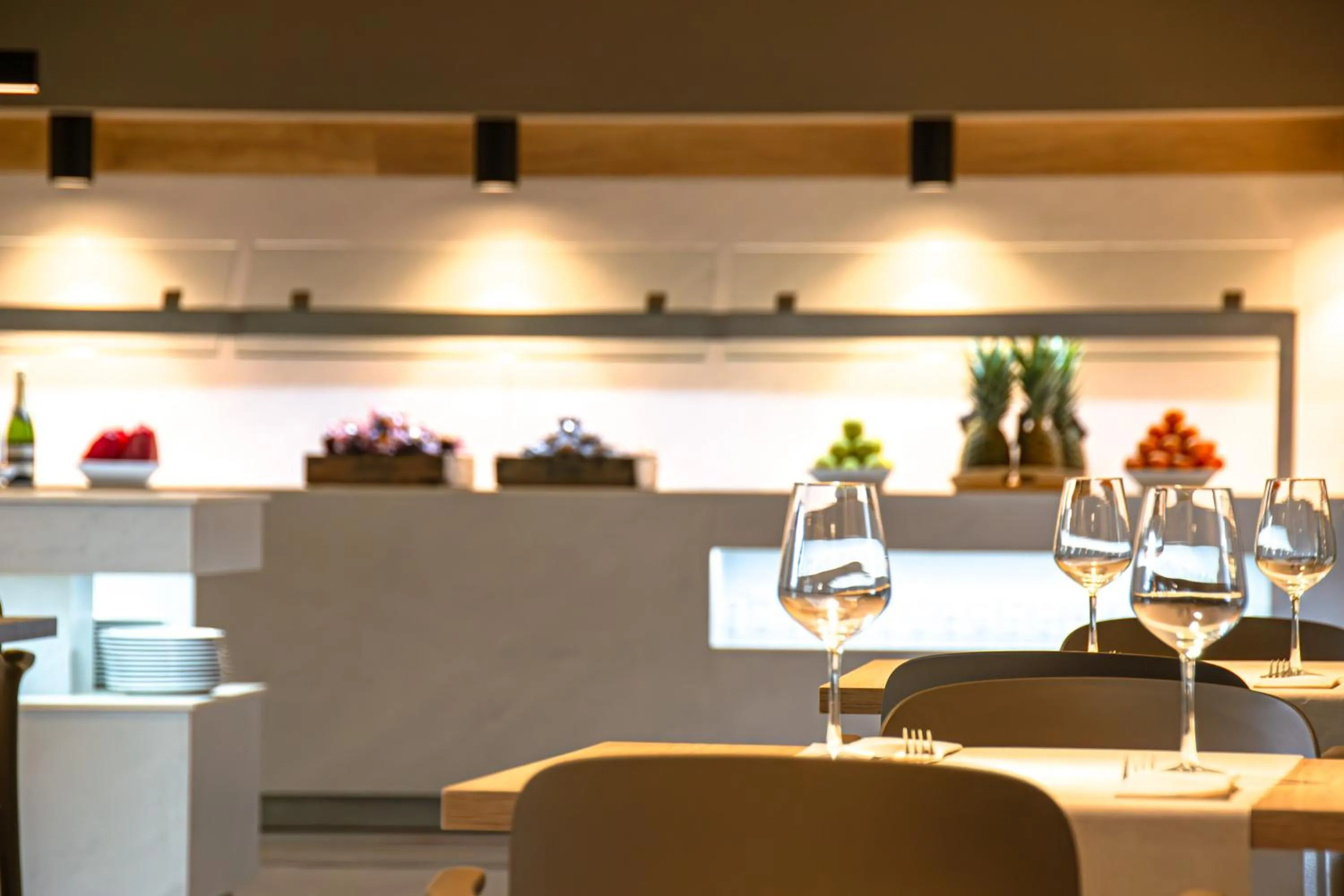 Restaurant/places to eat in Hotel Marina