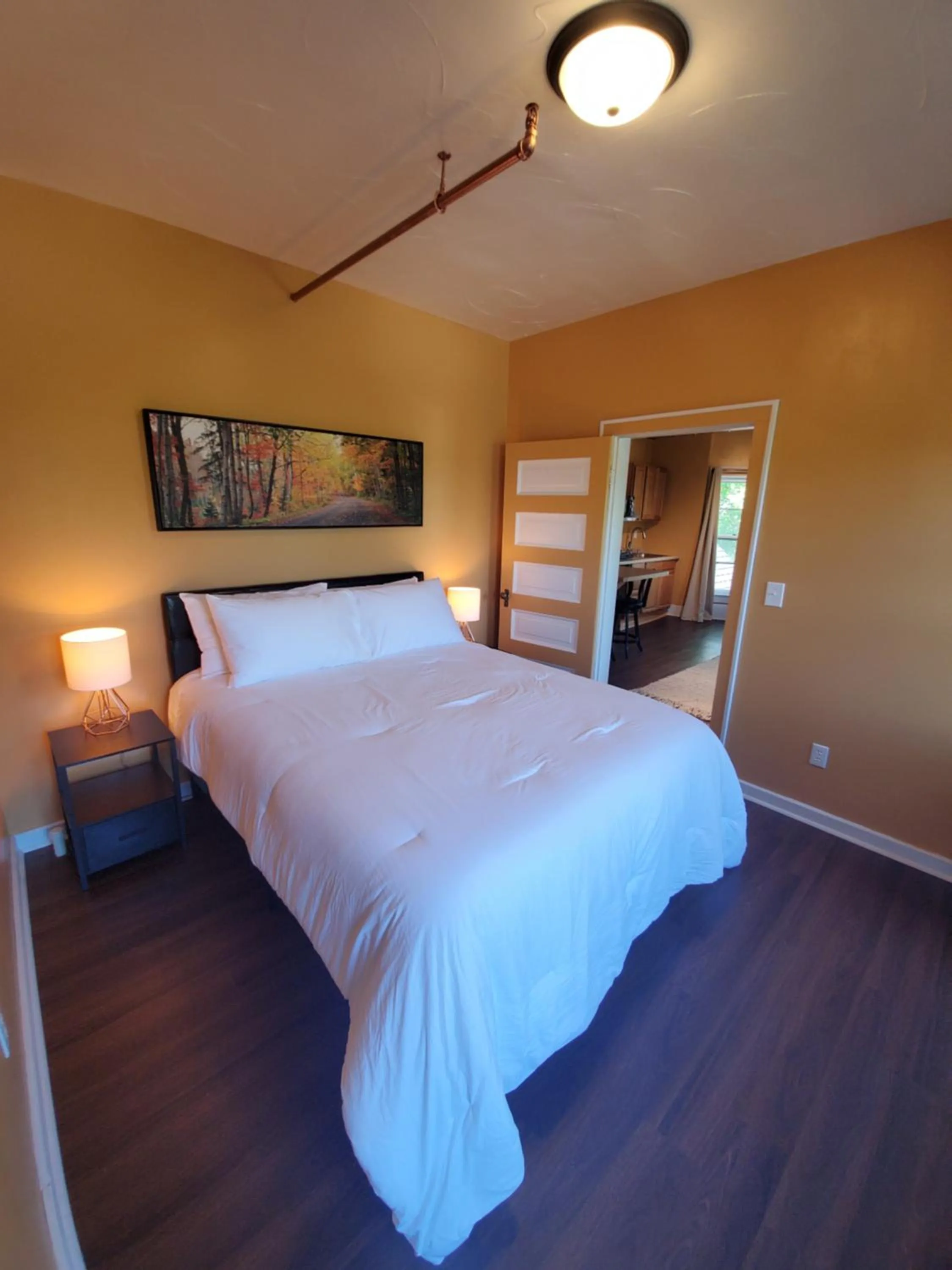 Bedroom, Bed in Daniell Manor