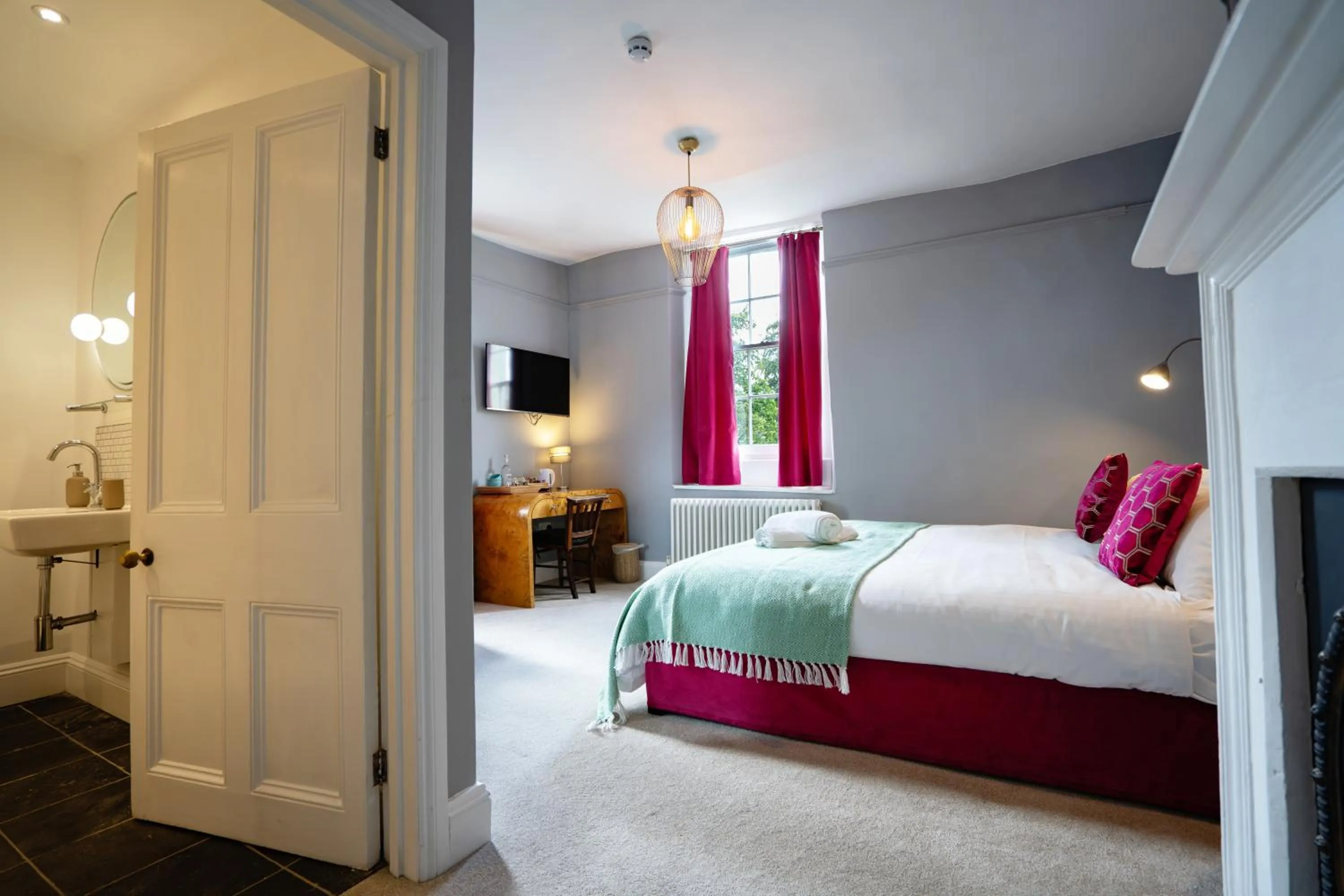 Photo of the whole room, Bed in The Castle Inn Bradford on Avon