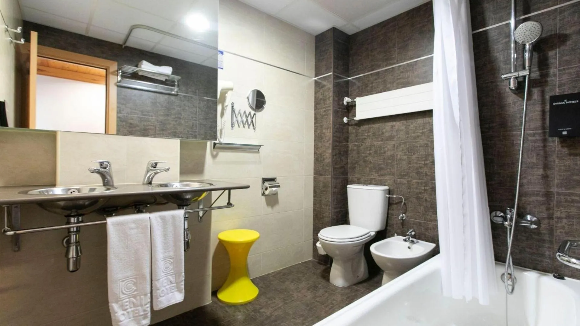 Bathroom in Evenia Monte Alba