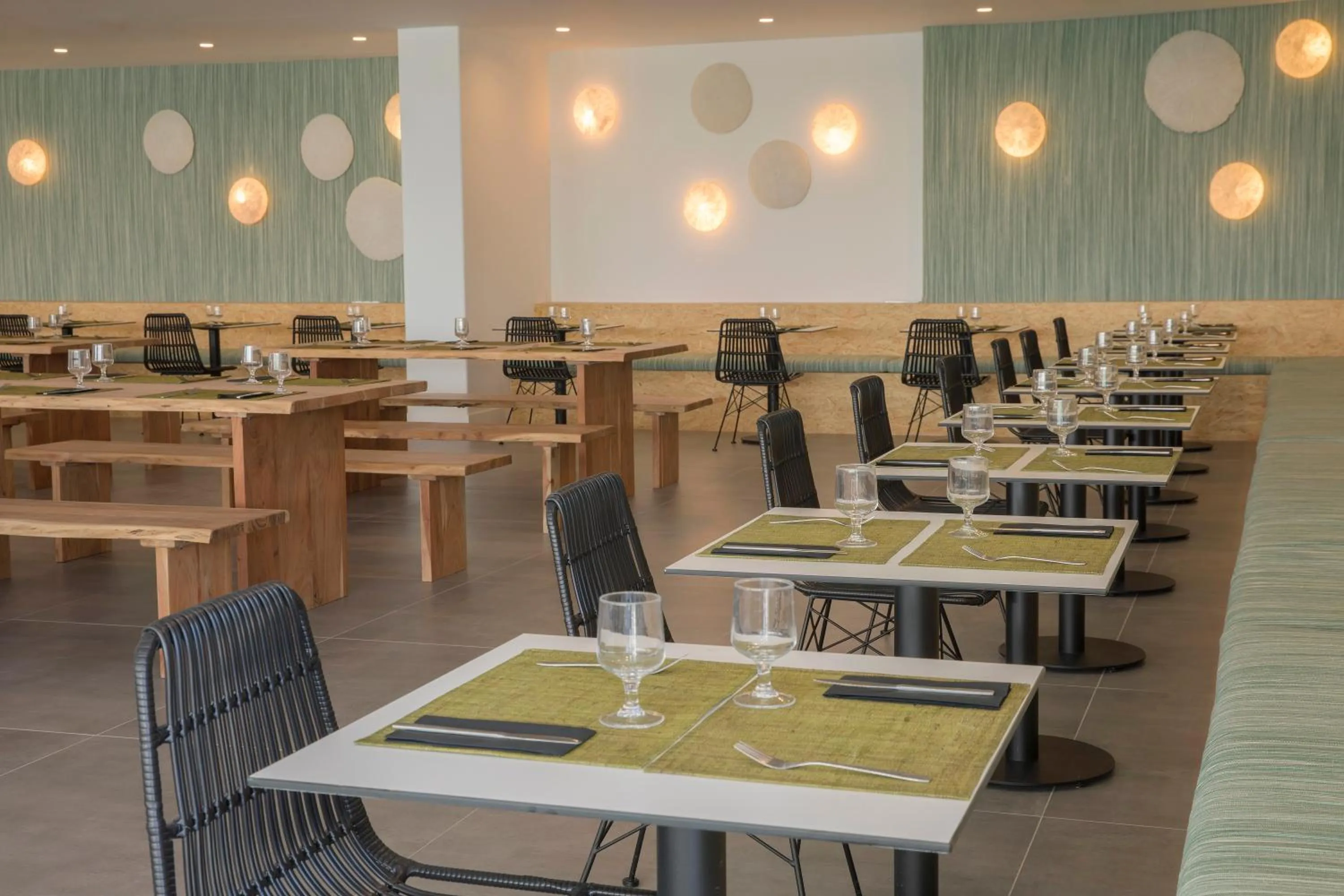 Restaurant/places to eat in HM Martinique