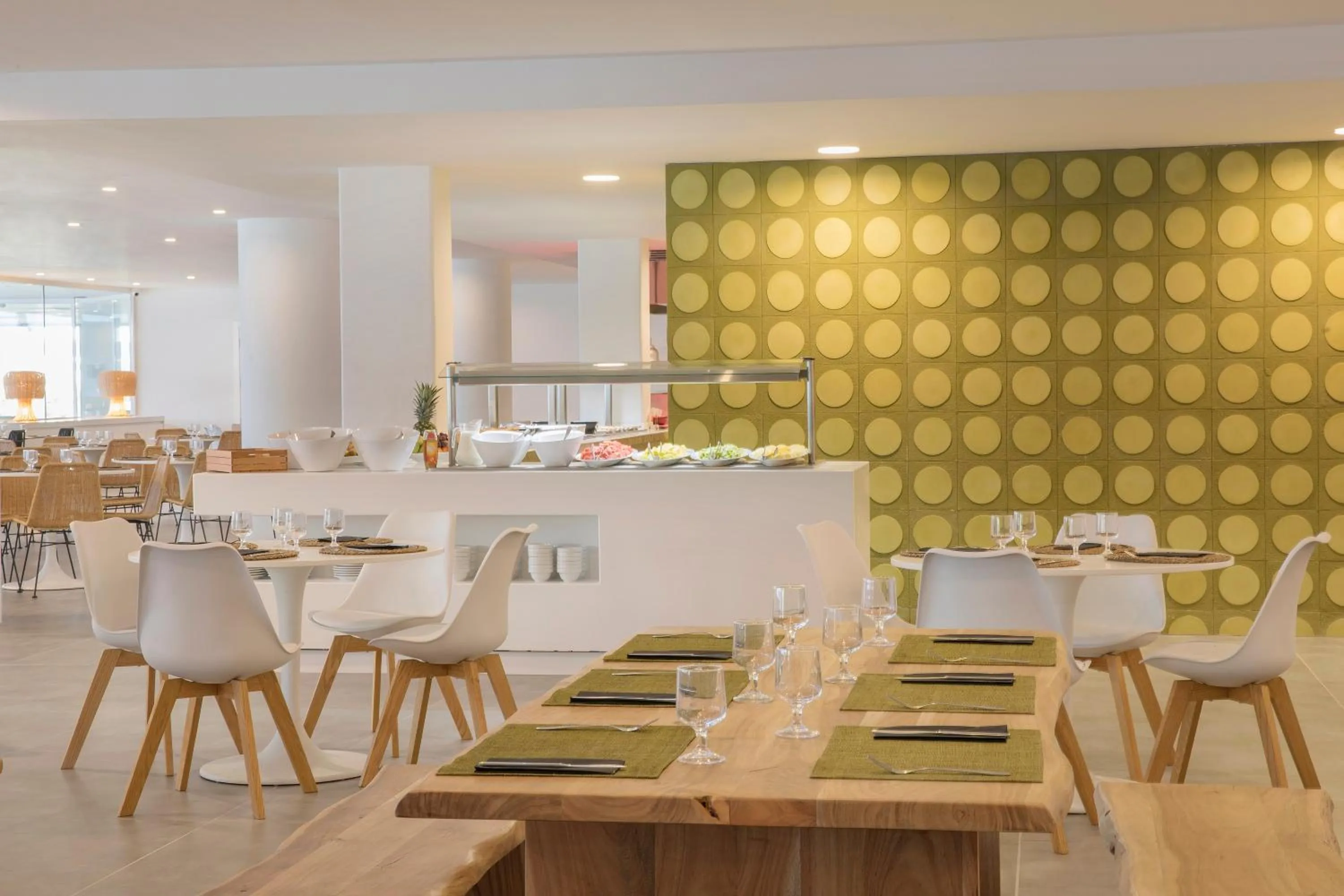 Restaurant/places to eat in HM Martinique