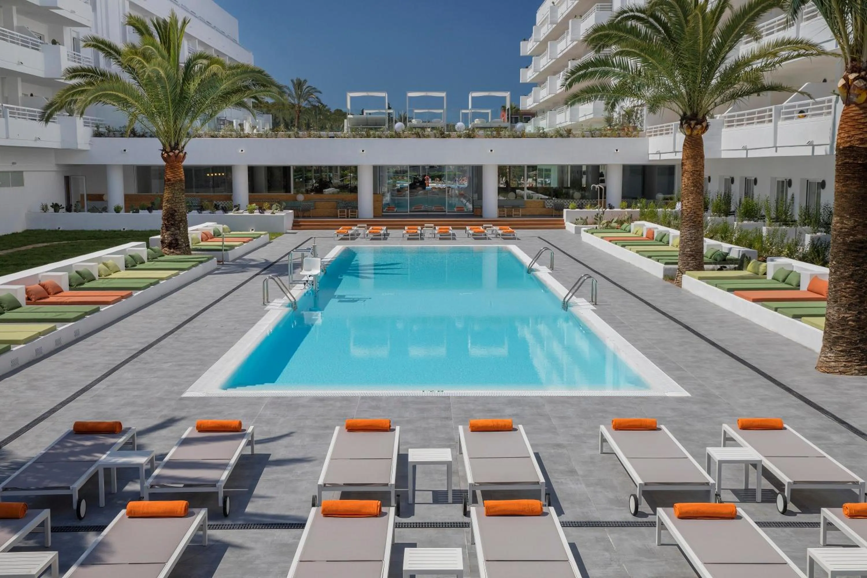 Swimming pool in HM Martinique