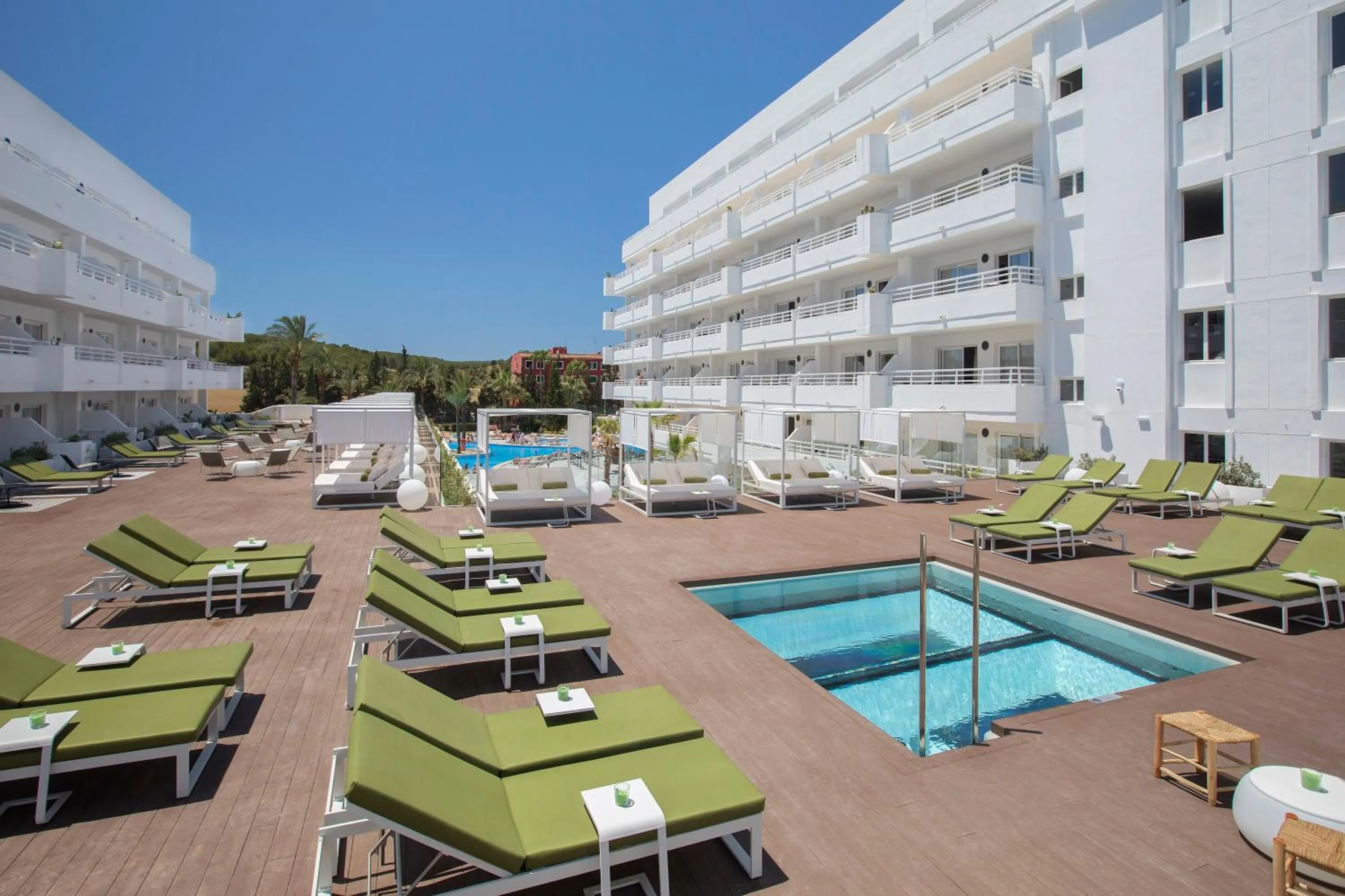 Swimming pool in HM Martinique