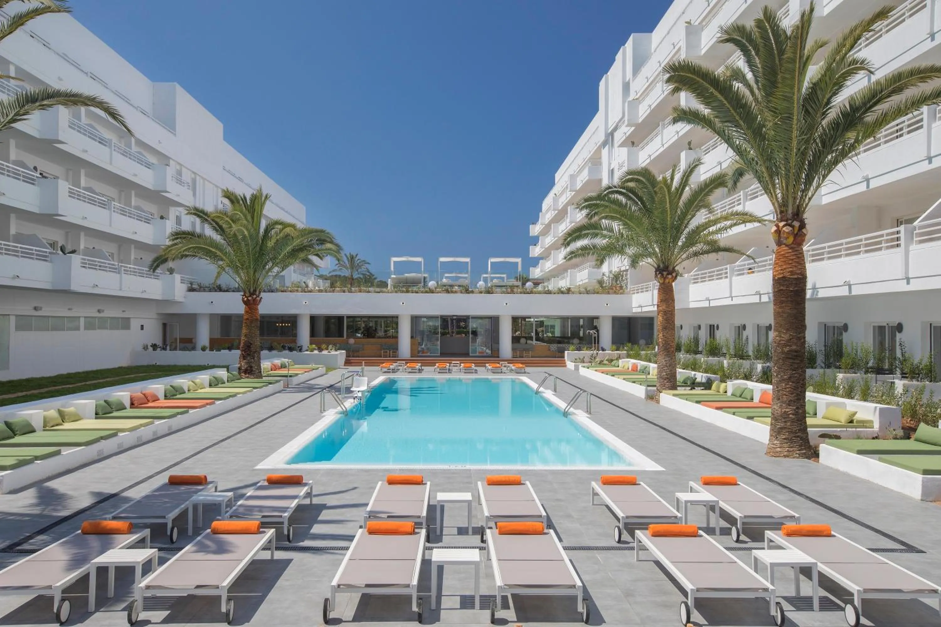 Swimming pool in HM Martinique